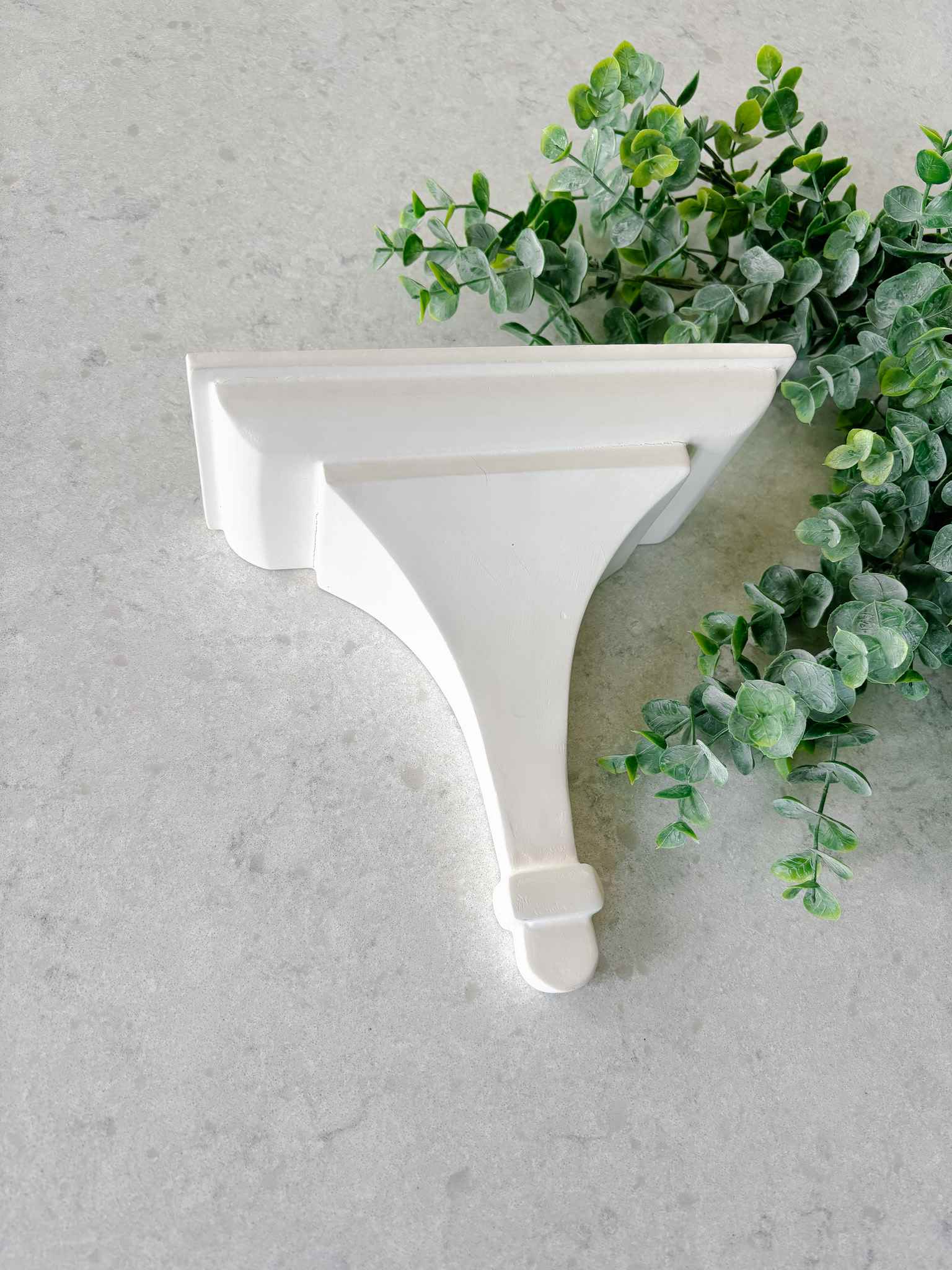 White Decorative Statue Shelf - Elegant Display Shelf for Home Decor, Books & Collectibles - Perfect for Living Room, Bedroom & Office