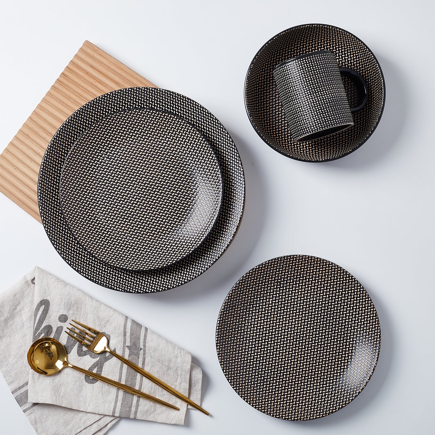 Premium Daisy Stoneware Dinnerware Set - 16-Piece Brown & Black Ceramic Plates & Bowls for Everyday Dining & Entertaining
