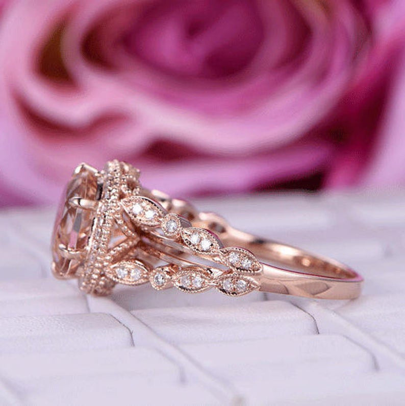 Exquisite Split Shank Oval Morganite Diamond Halo Engagement Ring for Women - Perfect for Proposals, Anniversaries & Romantic Occasions