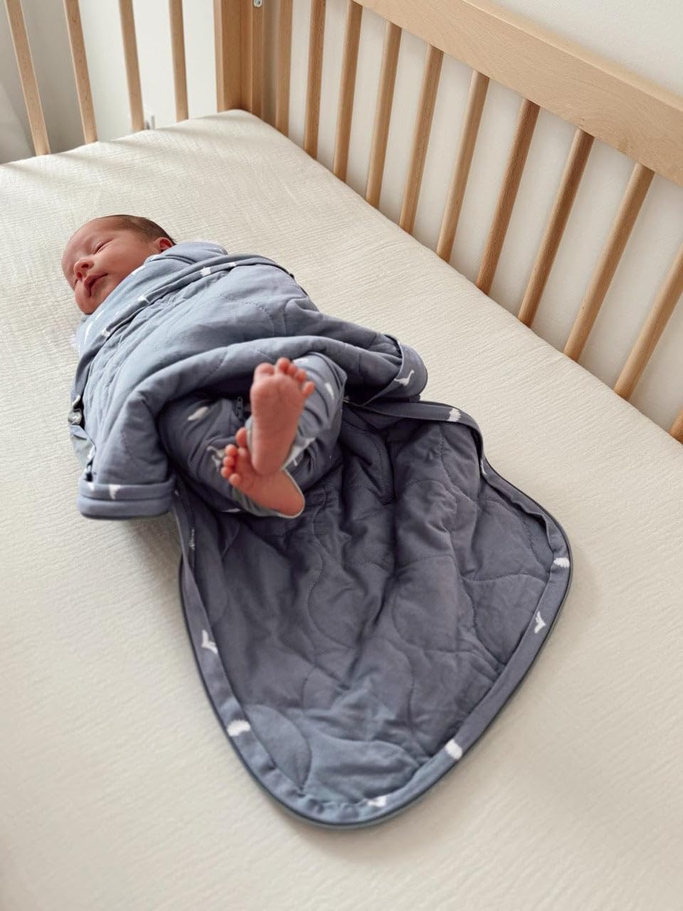 GUNAMUNA Baby Swaddle Sleep Sack - Unisex Wearable Blanket with Easy Diaper Zipper, 2.6 TOG for Newborn to 3 Months - Perfect for Airplane Travel & Nursery Sleep