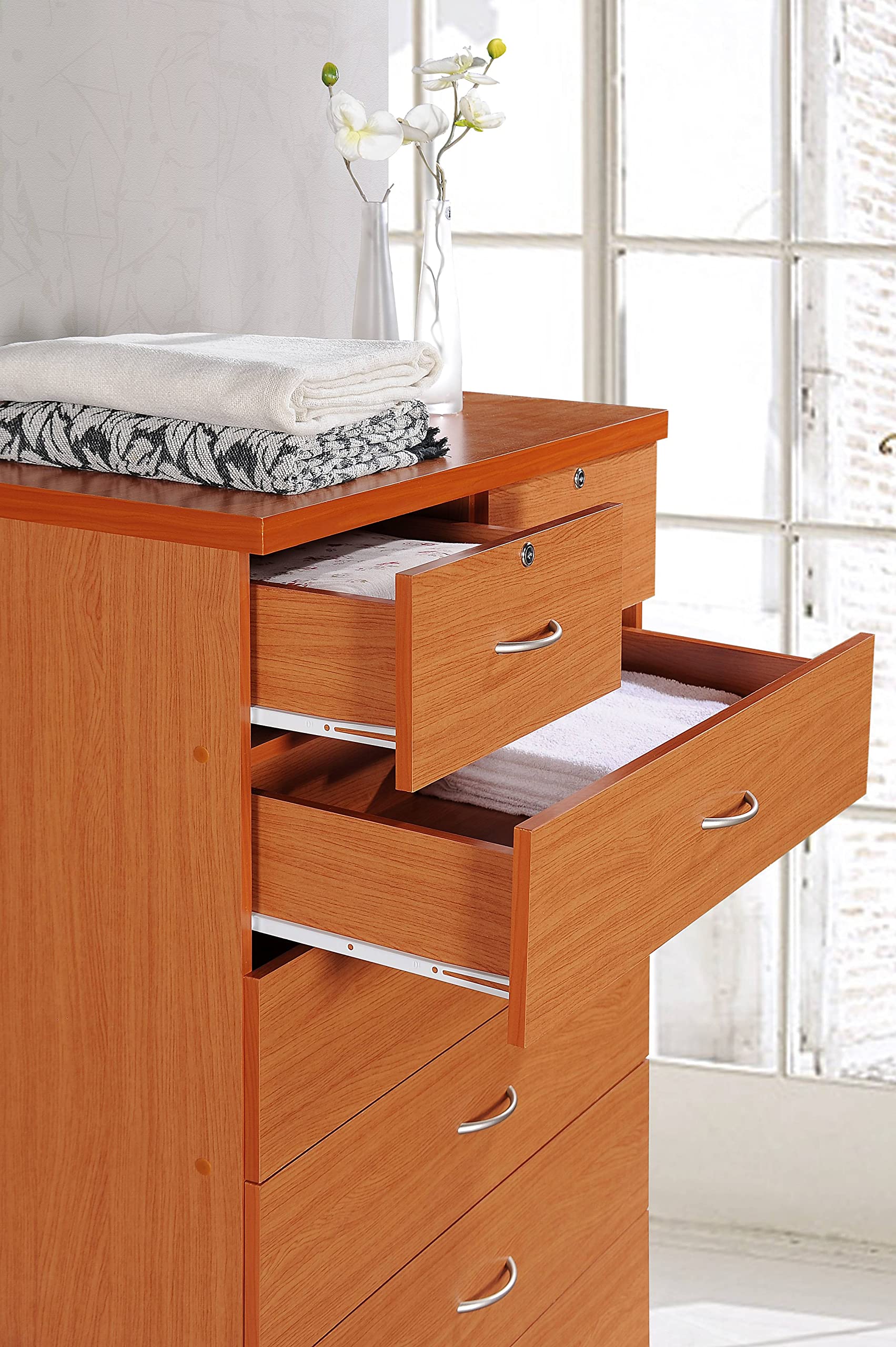 HODEDAH 7-Drawer Wooden Dresser for Bedroom - 31.5 Inch Wide Chest of Drawers with 2 Lockable Top Drawers - Cherry Finish Clothing Storage Organizer - Perfect for Bedroom, Nursery, or Closet Organization
