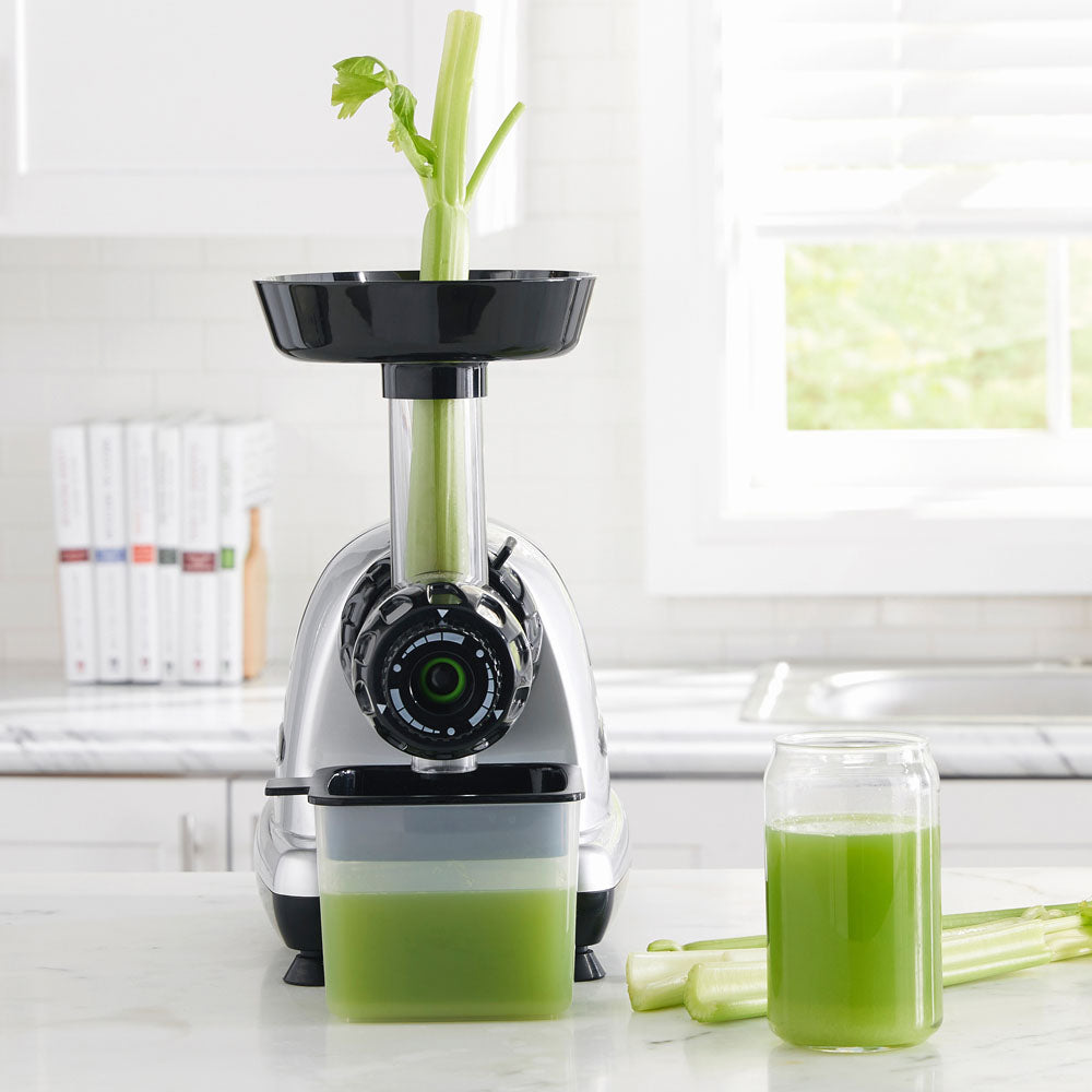 MM900HDS Slow Masticating Juicer for Celery, Leafy Greens & Hard Vegetables - Healthy Cold Press Juice Extractor for Home & Kitchen Use