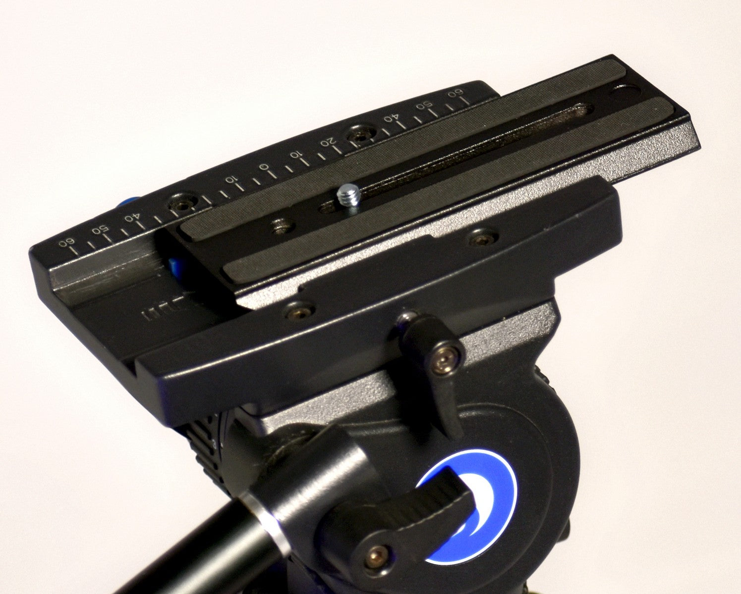 Benro BV8 Twin Leg Aluminum Tripod Kit - Used - Professional Photography & Videography Support for DSLR Cameras
