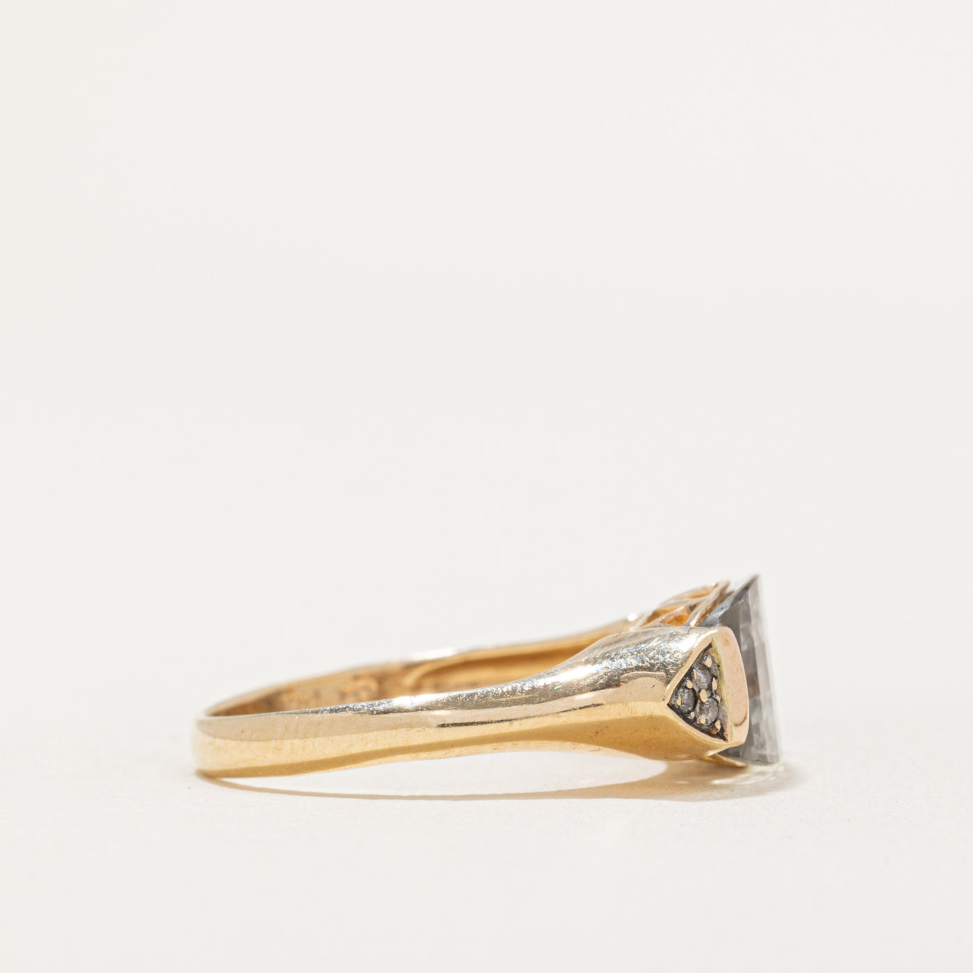 Praisolite & Diamond Engagement Ring - 2.40ct Solitaire with 0.02ctw Side Stones - Size 6.5 - Perfect for Proposals, Anniversaries & Special Occasions