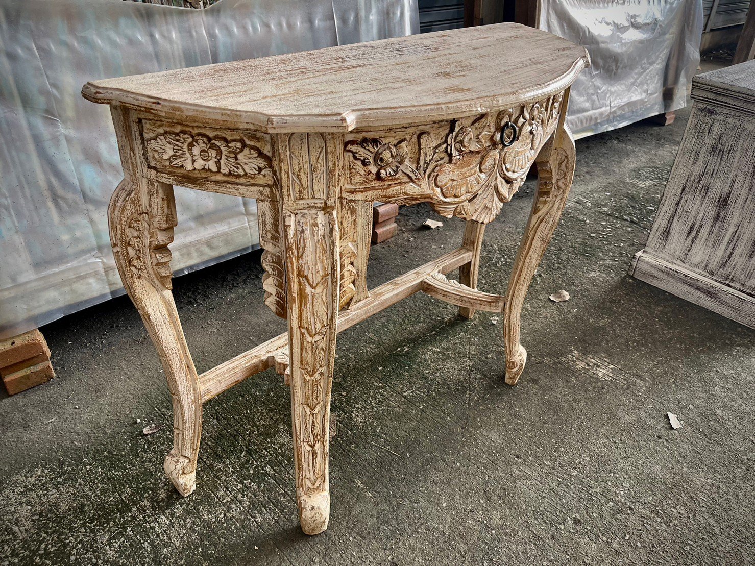 Exquisite French Arched Hand-Carved Indian Solid Wood Console Table - Elegant Entryway & Hallway Decor for Home & Office