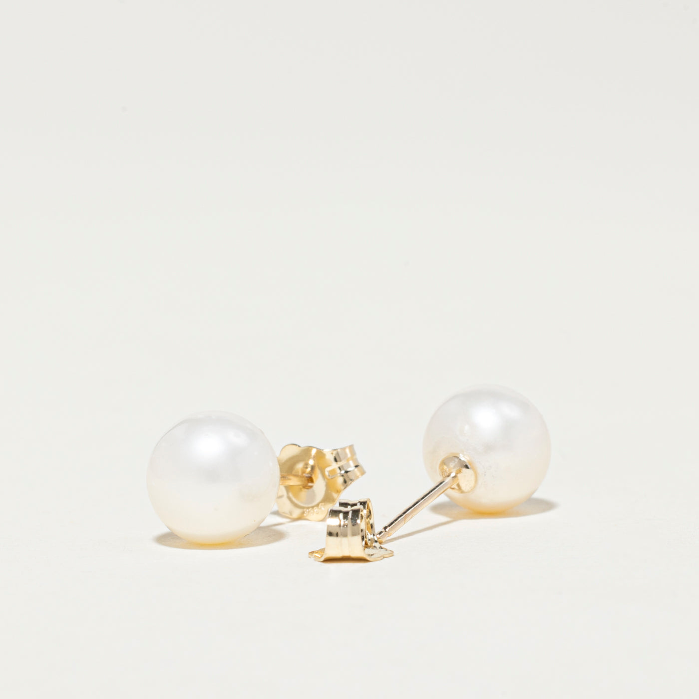 14K Gold Pearl Stud Earrings for Women - Classic White Freshwater Pearl Earrings for Daily Wear, Gift Giving & Special Occasions