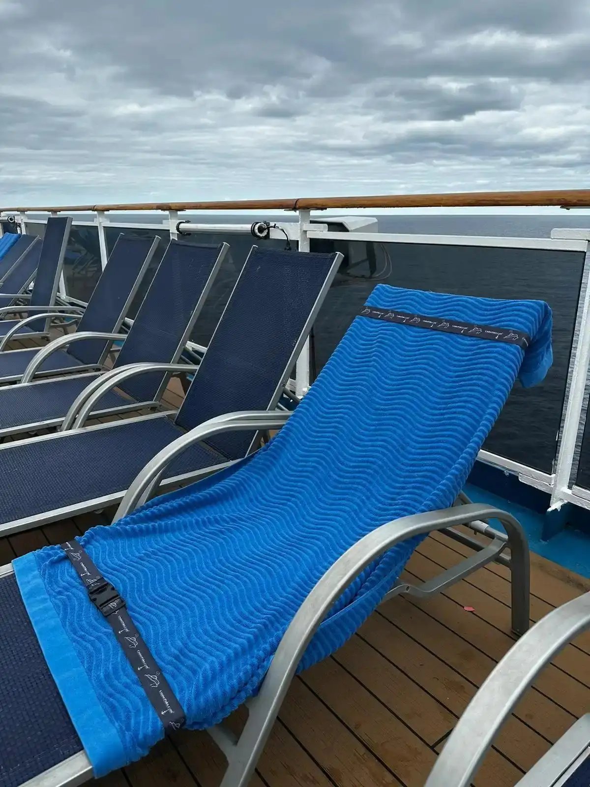 Adjustable Cruise Towel Bands - Non-Slip Waterproof Strap for Pool, Beach & Travel - Perfect for Swimsuits, Towels & Robes