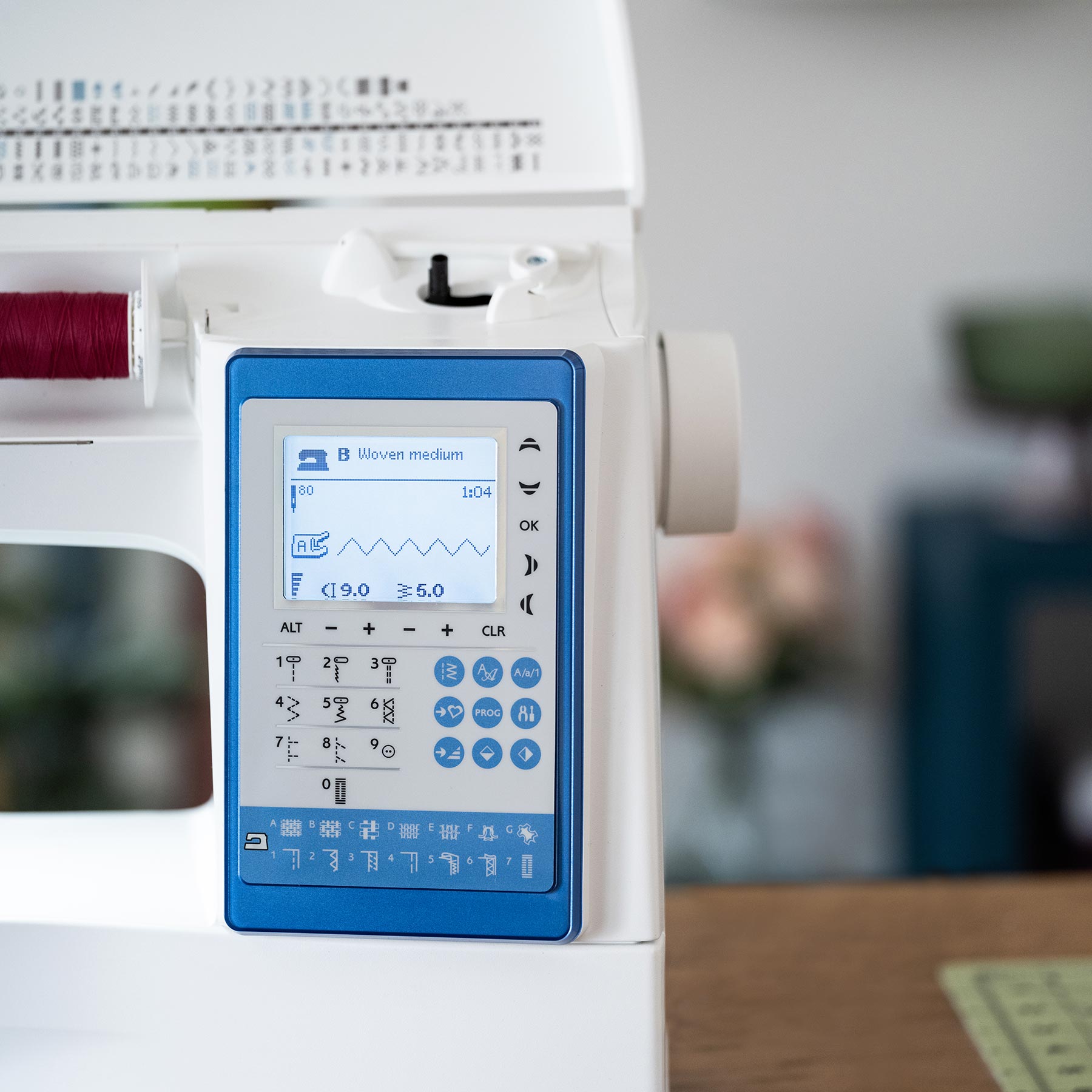 HUSQVARNA VIKING SAPPHIRE 930 Computerized Sewing Machine with 1000+ Stitches - Perfect for Quilting, Embroidery & Home Decor Projects