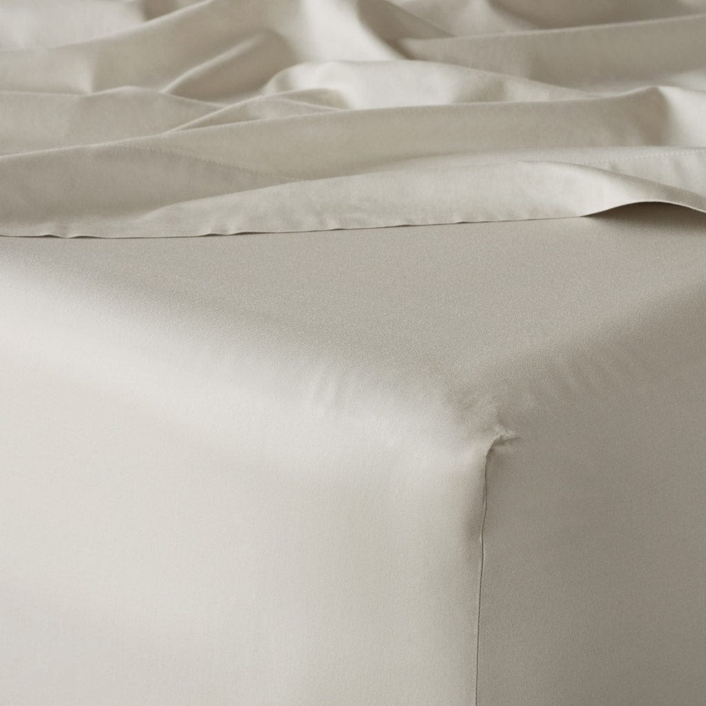 Organic Resort Cotton Fitted Sheet - Soft & Breathable Luxury Bedding for Hotels & Home - Perfect for Master Bedroom, Guest Room & Vacation Homes