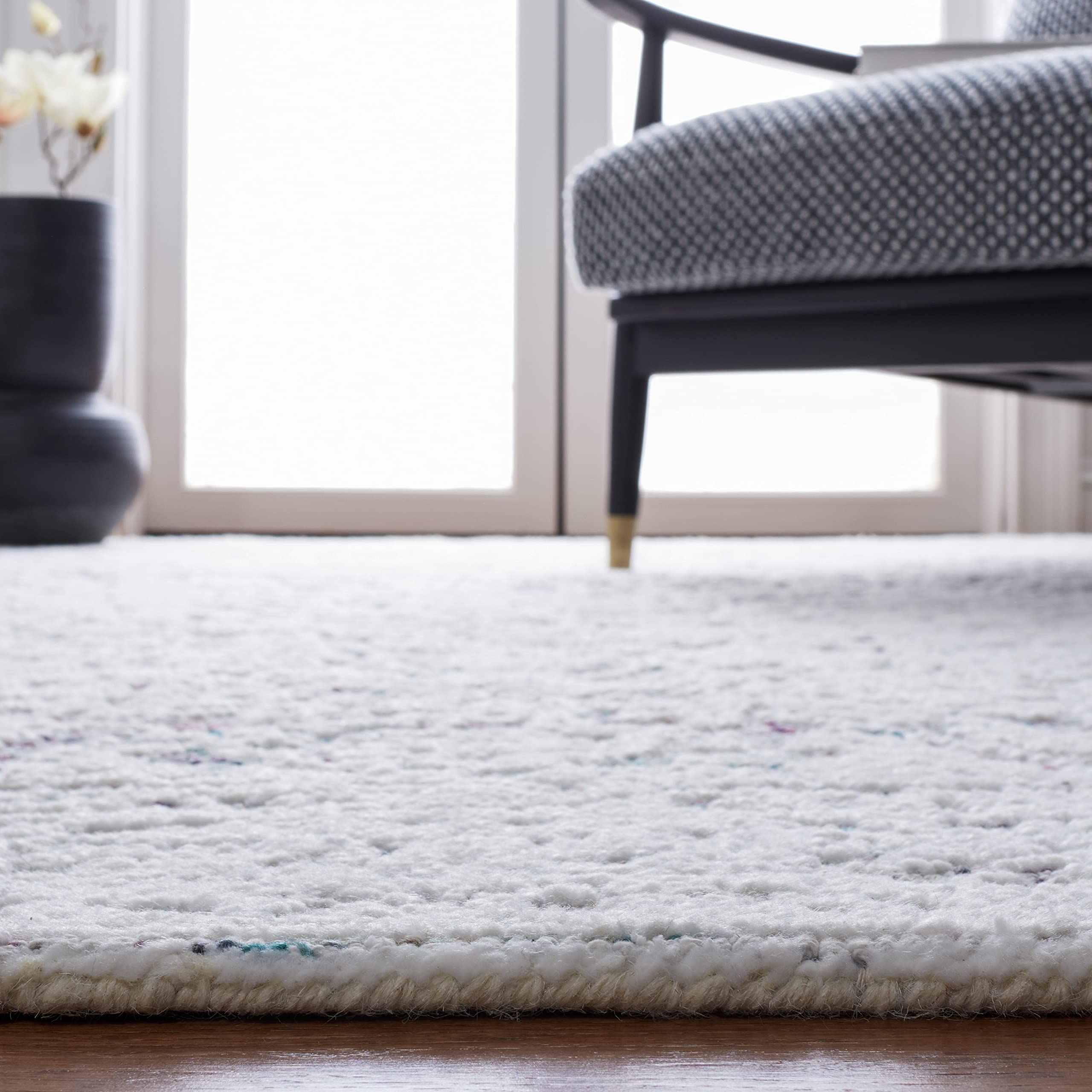 SAFAVIEH Metro Collection 6' Square Ivory & Red Wool Area Rug - Handmade Premium Quality for Living Room, Dining Room & Bedroom Decor | Soft & Durable Floor Covering for Home Interior Design