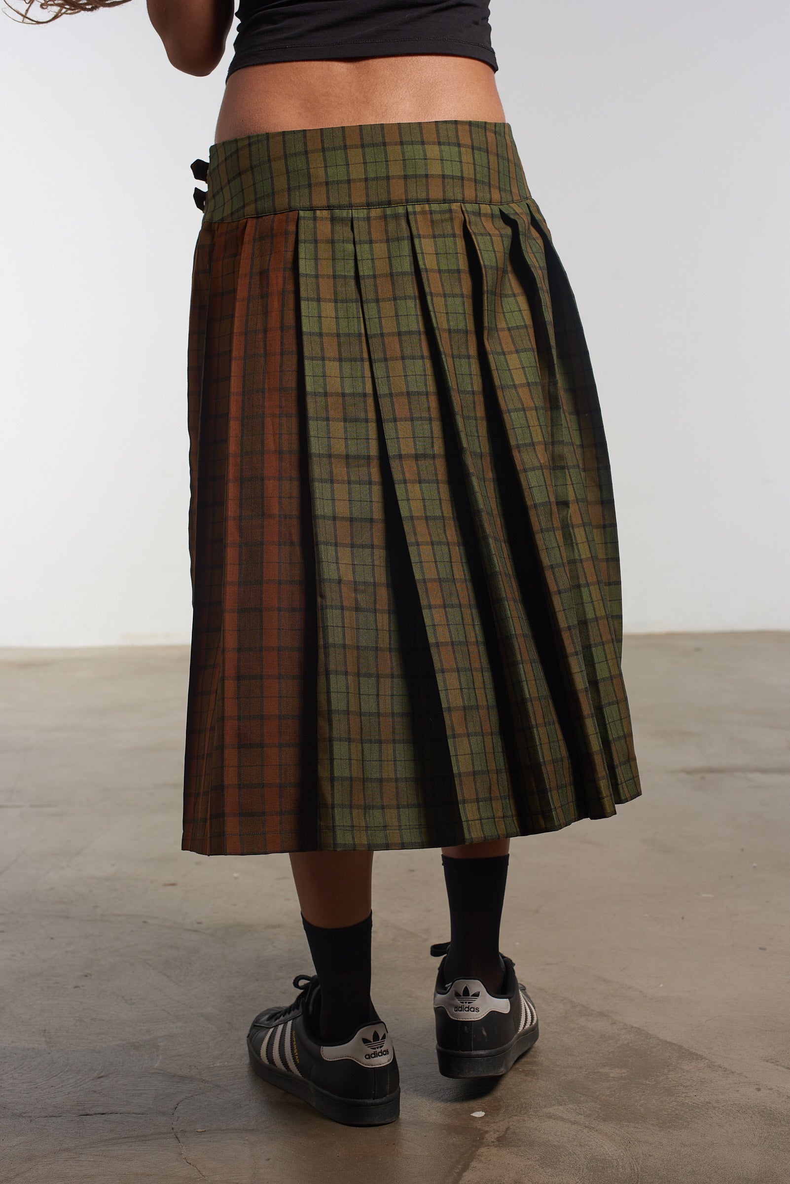 Viv Check Maxi Kilt - Classic Tartan Pleated Skirt for Women | Perfect for Scottish Festivals, Cosplay & Casual Wear