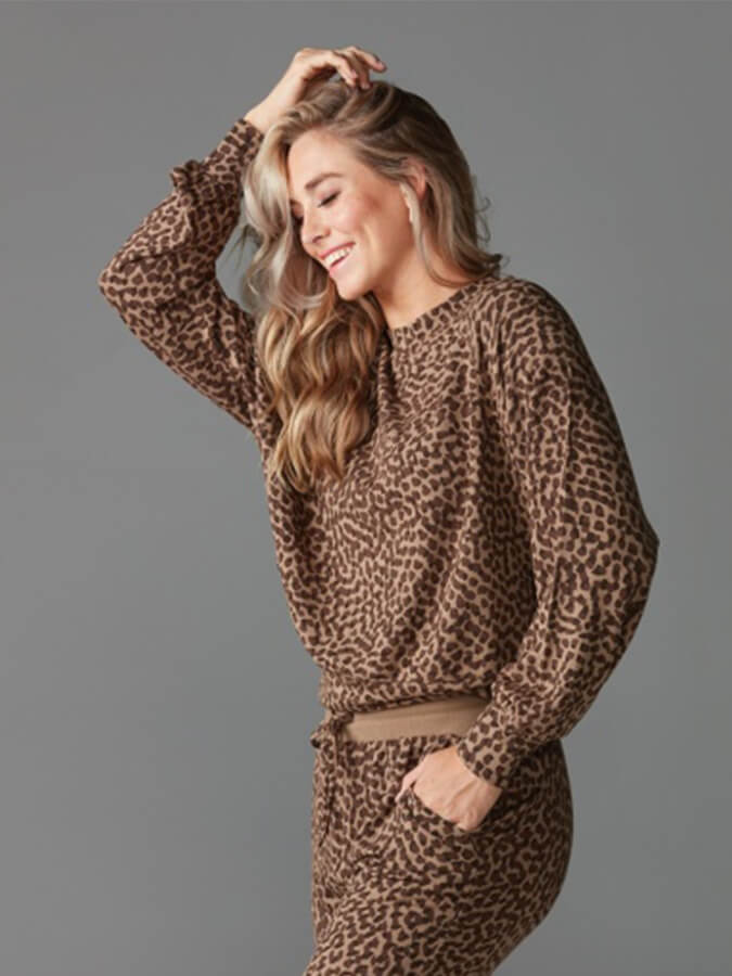 Tavi Ease Crew Women's Sweatshirt - Soft Fleece Pullover with Desert Wild Print | Cozy Casual Wear for Women | Perfect for Lounge, Workout & Outdoor Activities