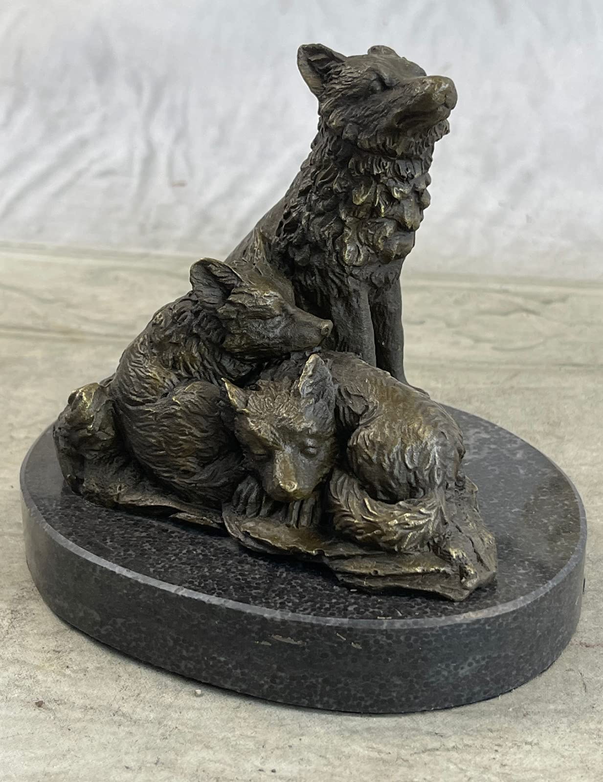 Howl of the Wild Wolf Cast Bronze Garden Statue - European Design Outdoor Decor for Patio, Yard & Garden Landscaping