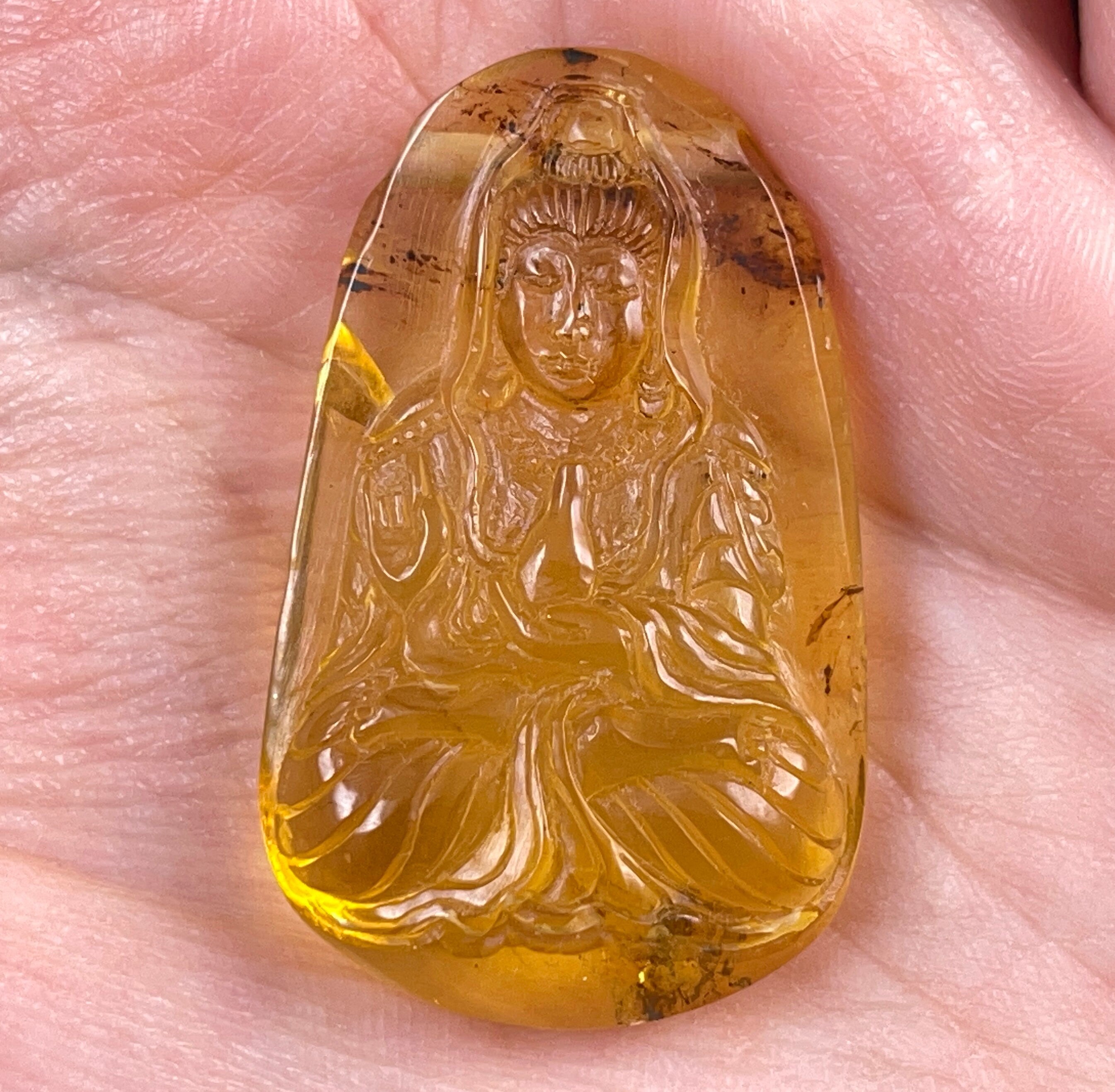 AMBER Crystal Kuan Yin Statue - Hand Carved Buddhist Goddess Sculpture for Home Decor, Housewarming Gift & Spiritual Healing | Feng Shui Meditation Altar, Yoga Room Centerpiece, Positive Energy Crystal Collection (52679)