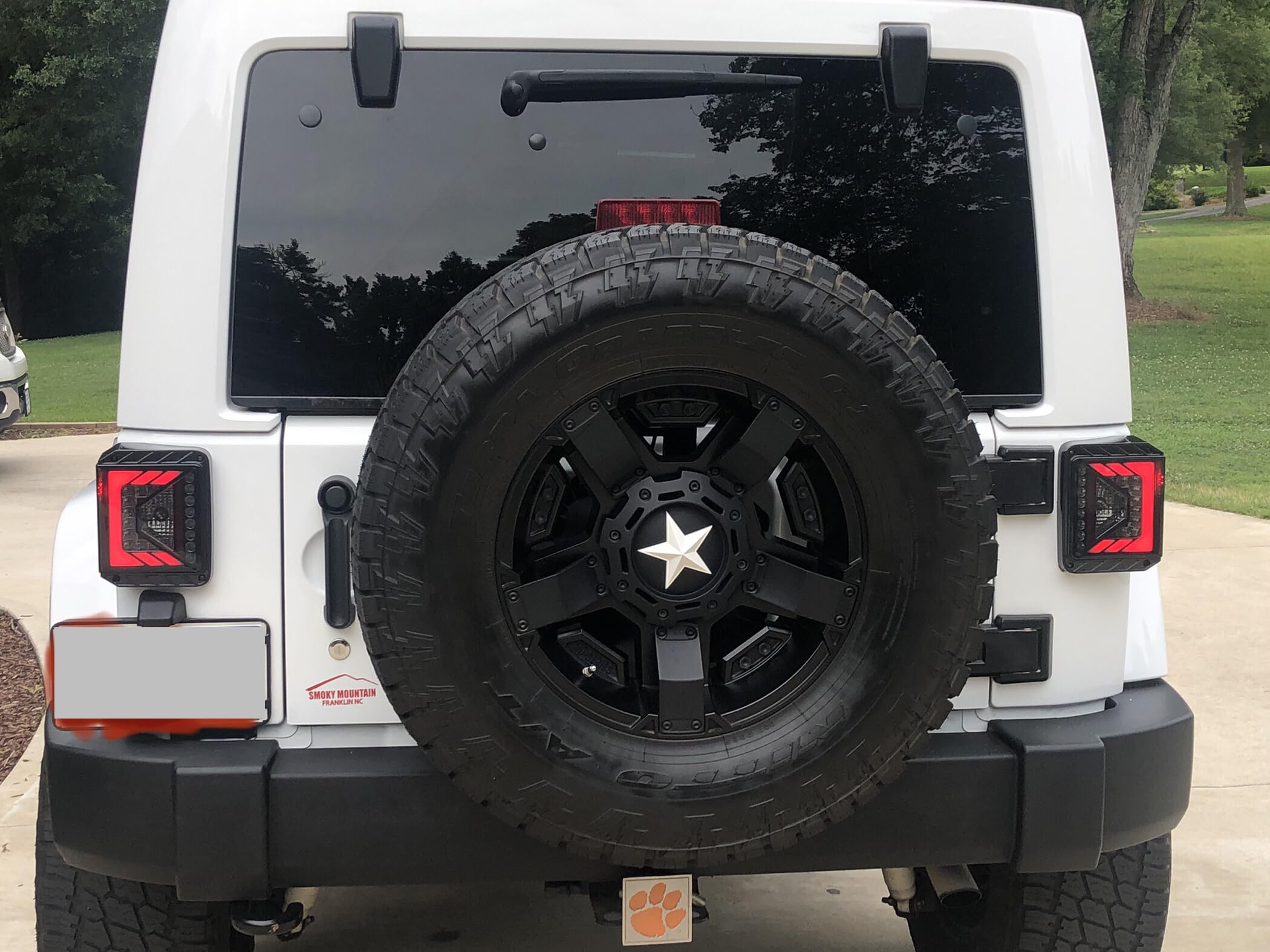 LED Tail Lights Assembly for 2007-2018 Jeep Wrangler JK - Plug & Play Replacement Rear Tail Lamps (Smoke Lens, 1 Pair) - Enhance Nighttime Safety & Off-Road Style