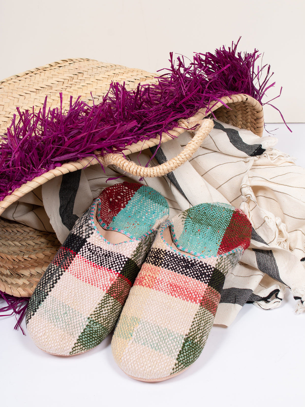 Stylish Violet Raffia Tassel Basket - Handwoven Storage Solution for Home Decor, Beach Essentials & Picnic Accessories