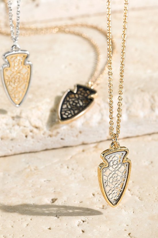FMN085 Filigree Arrowhead Black Gold Pendant Necklace - Elegant Jewelry for Women, Perfect for Parties, Weddings & Special Occasions