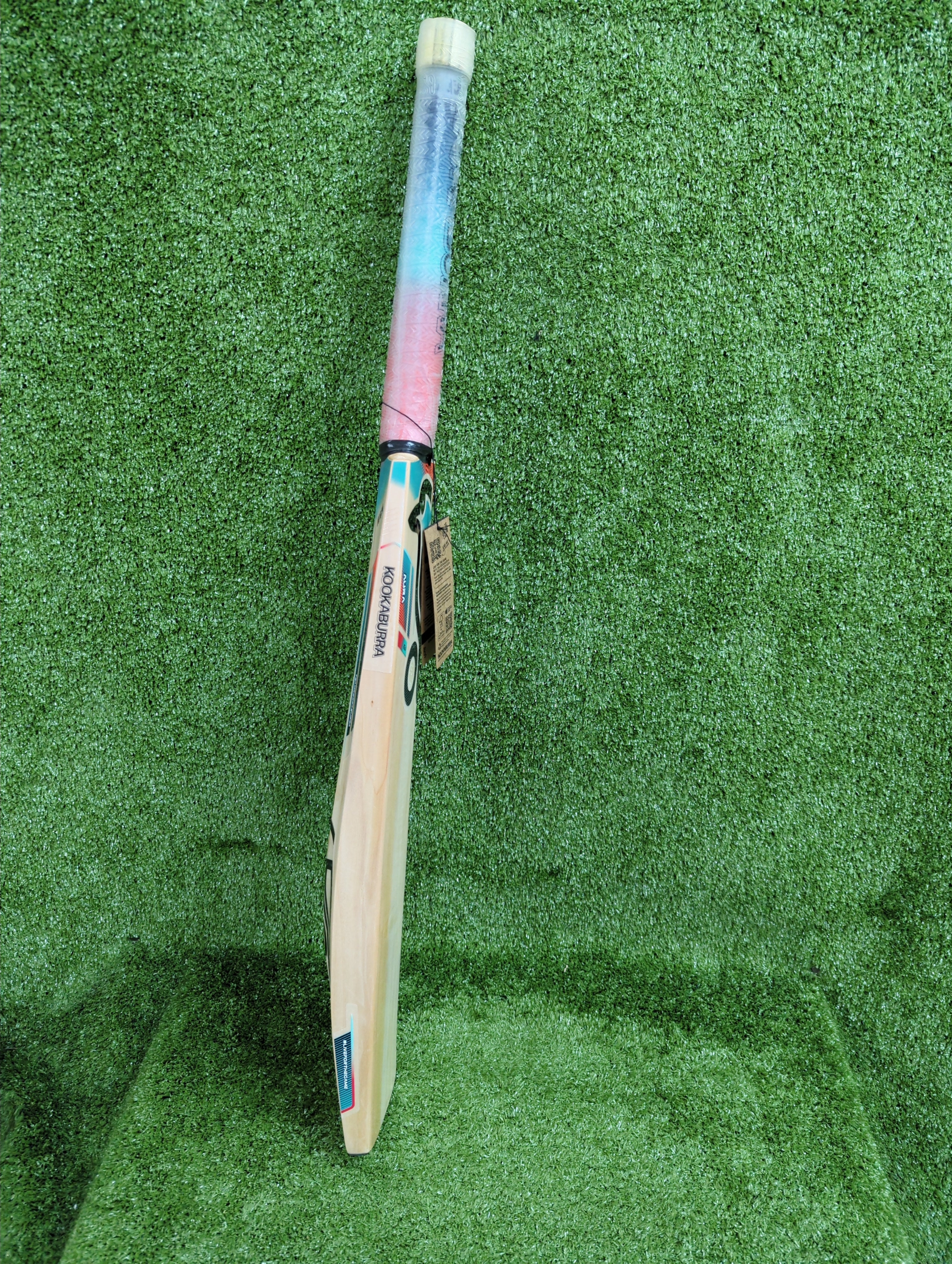 Kookaburra Aura 6.1 English Willow Cricket Bat - Premium Professional Grade for Adult Players - Perfect for Matches, Training & Club Cricket