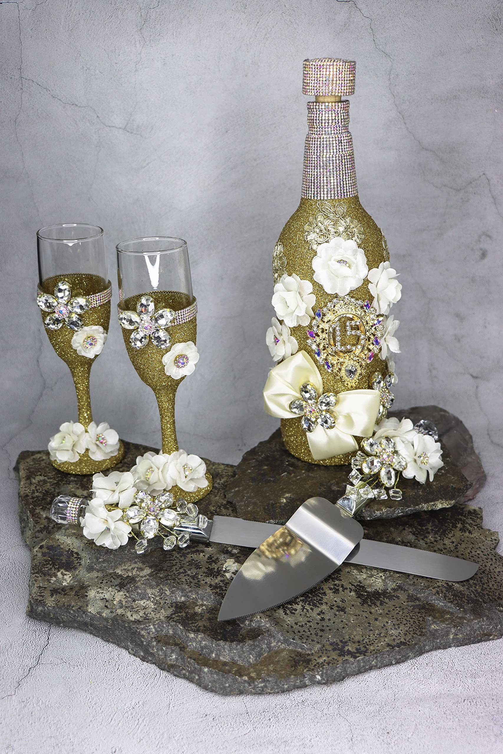 Elegant Quinceañera & Sweet 16 Champagne Glass Toasting Set - Red & Gold Flutes for Celebrations, Parties & Special Occasions - Perfect for Weddings, Anniversaries & Milestone Events (Set of 6)