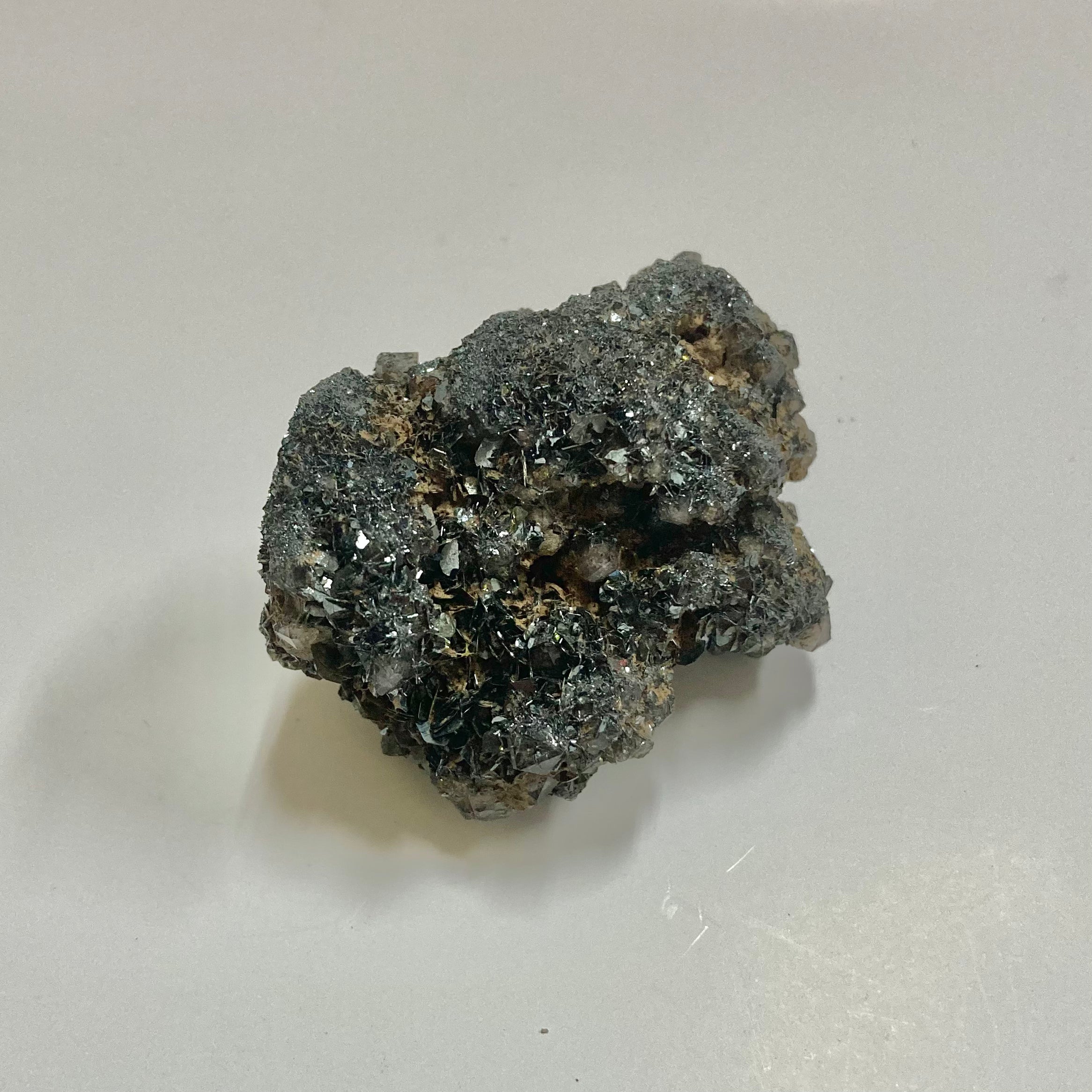 Quartz & Hematite Healing Crystals - Natural Gemstones for Meditation, Energy Balancing & Spiritual Growth - Perfect for Home Decor, Jewelry Making & Gifts