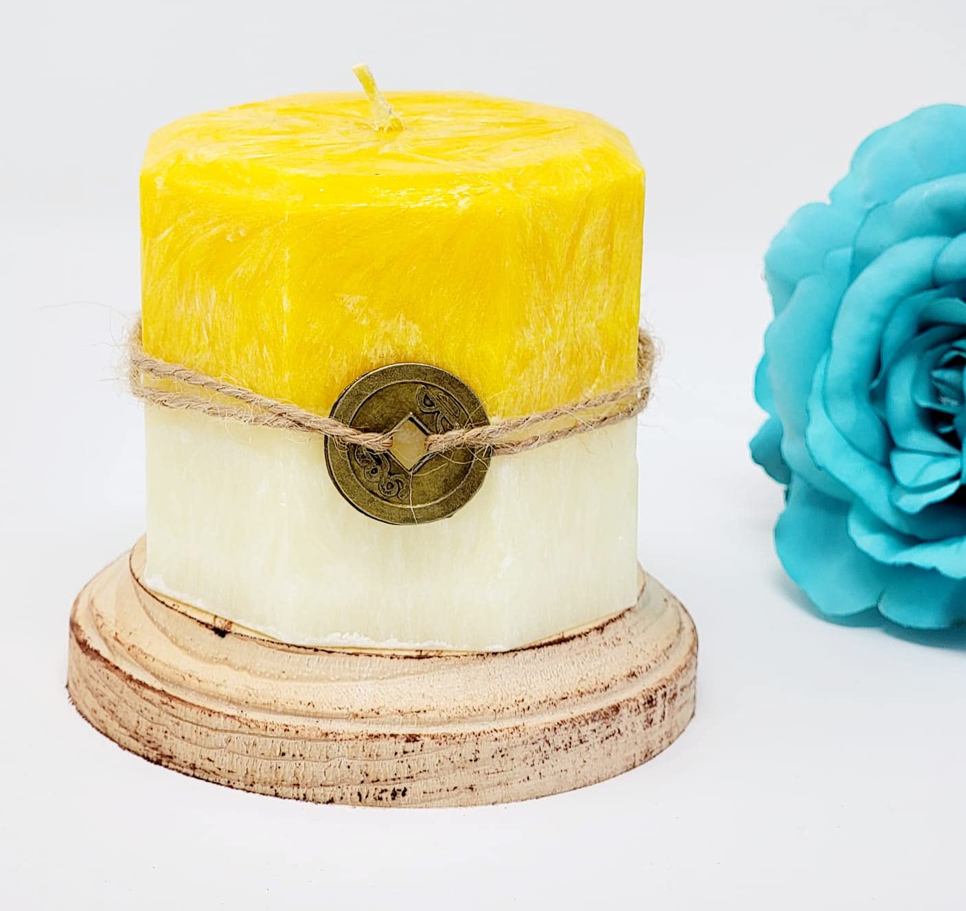 Hand-Poured Palm Wax Candles with Hidden Crystals - Perfect for Gifts & Relaxation