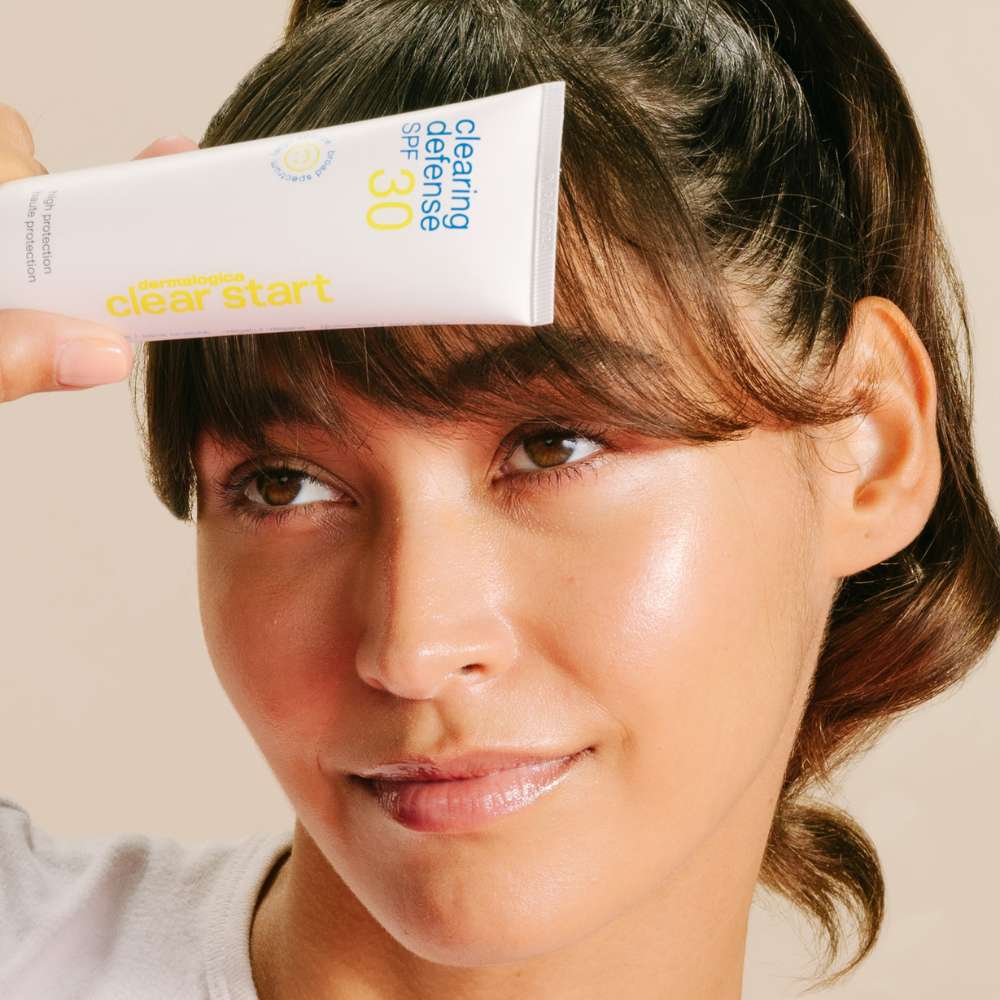 Clearing Defense SPF30 Sunscreen - Broad Spectrum UVA/UVB Protection, Lightweight & Non-Greasy for Daily Use | Perfect for Outdoor Activities, Beach & Sports