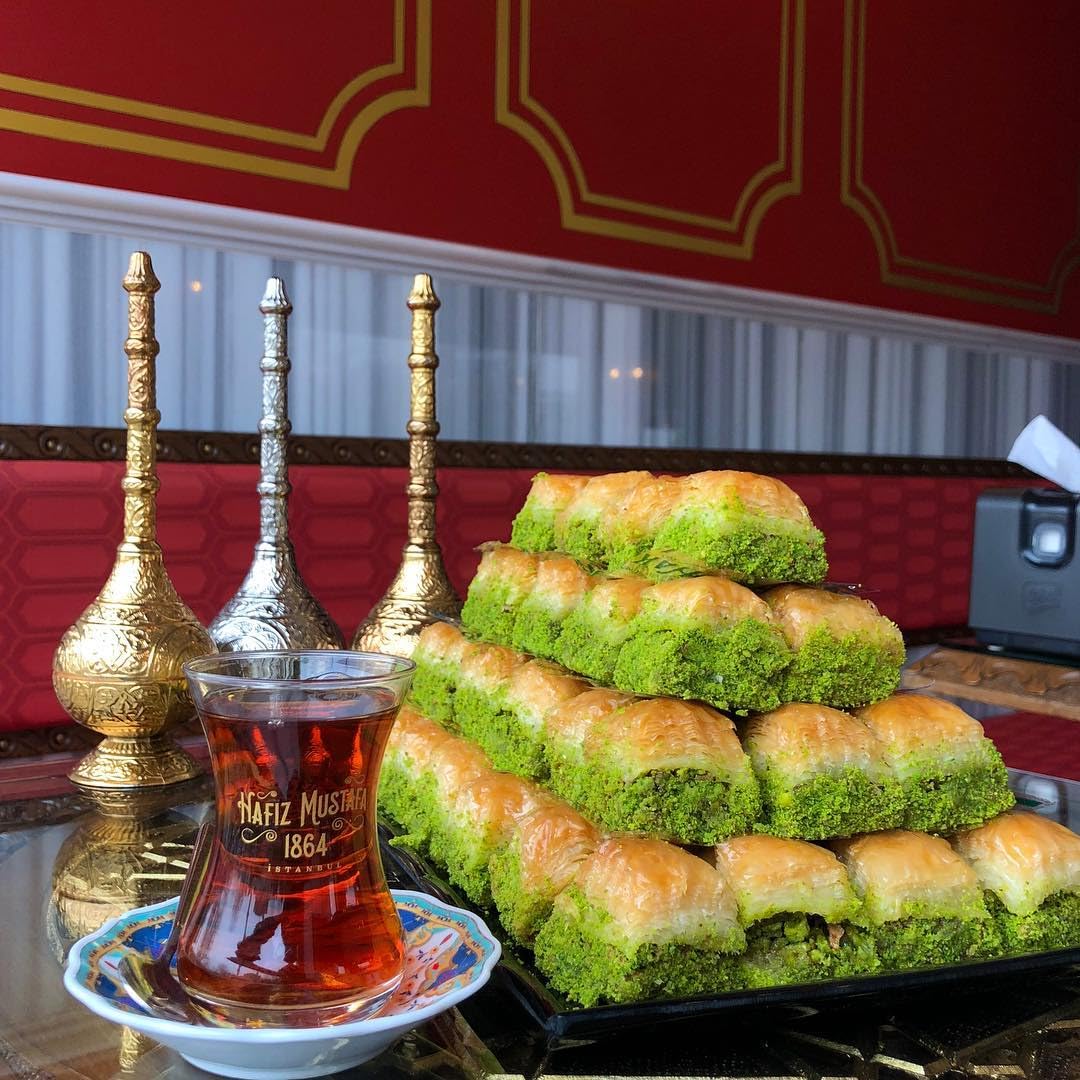 Premium Hafiz Mustafa 1864 Istanbul Turkish Black Tea with Authentic Anatolian Bergamot Flavor - Perfect Gift for Birthday, Christmas, Tea Lovers - Enjoy for Relaxation, Afternoon Tea, or Special Occasions