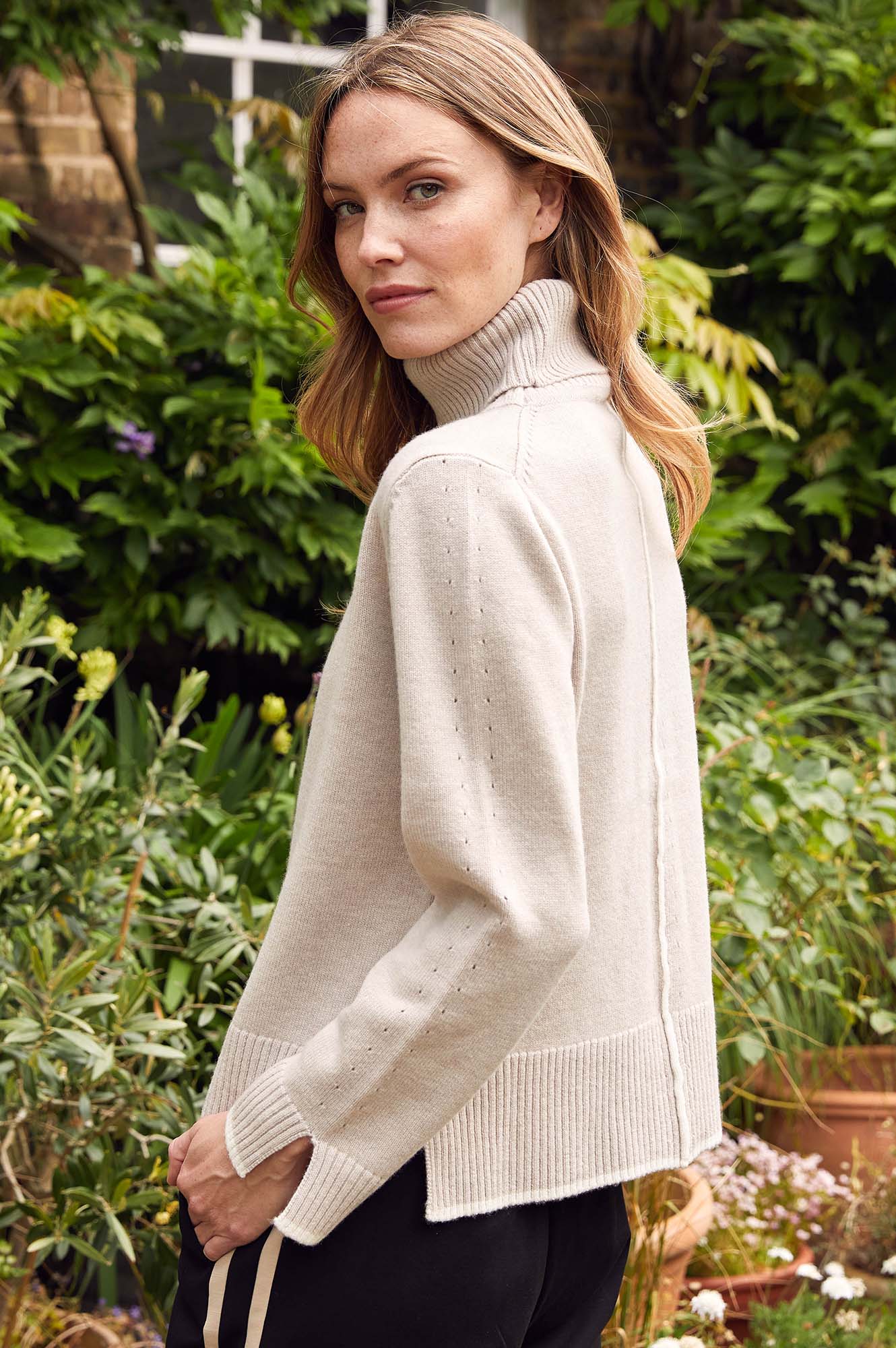 Premium Merino Wool Roll Neck Sweater for Men & Women - Soft & Warm Oat/Cream Knit Pullover - Perfect for Winter, Fall & Outdoor Activities