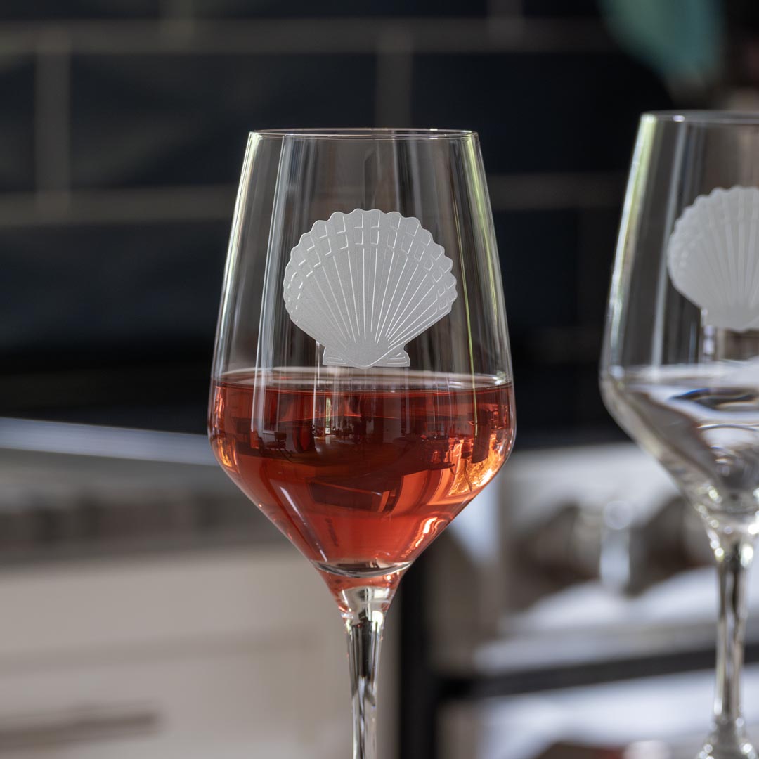 Premium 19.75oz Scallop Shell Wine Glasses Set of 4 - Elegant All-Purpose Drinking Glasses for White Wine, Cocktails & Water - Perfect for Dinner Parties, Weddings & Home Entertaining