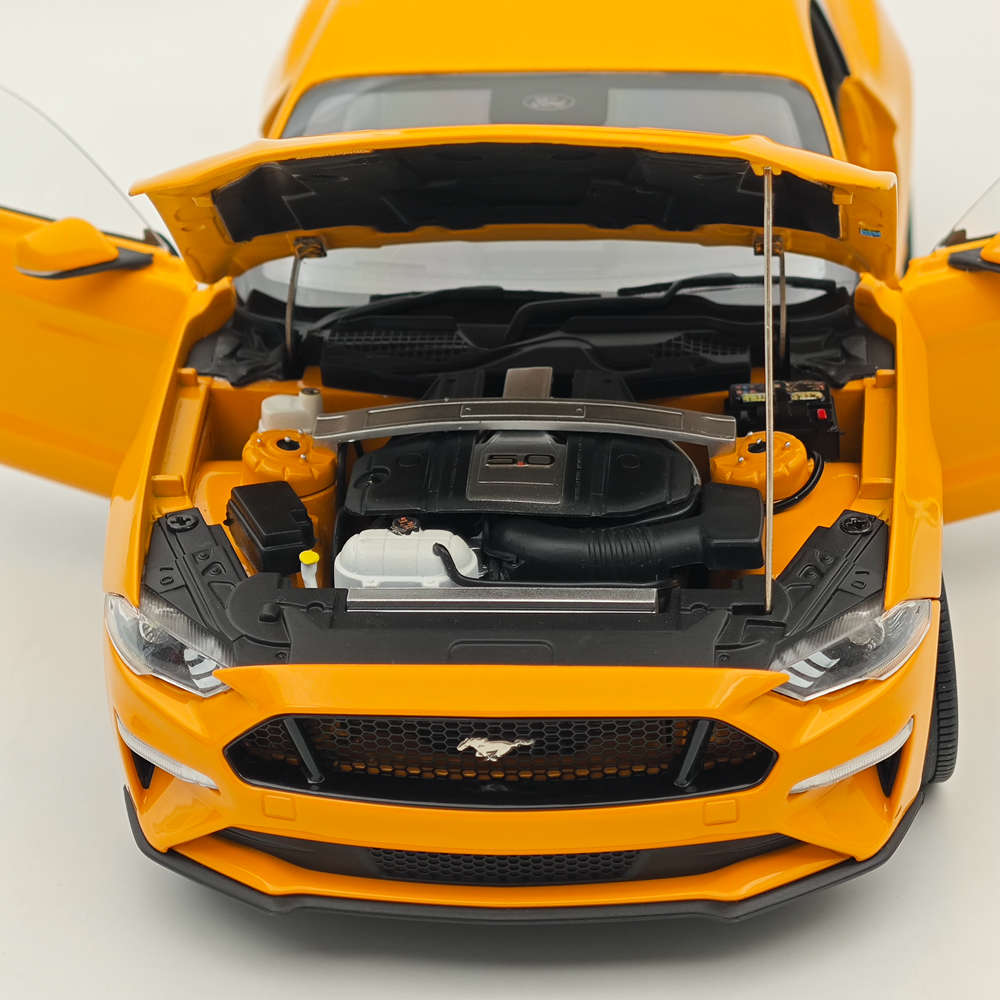 1/18 Scale Diecast Ford Mustang GT 2019 Orange Fury RHD Model Car - Collectible Miniature Replica for Car Enthusiasts & Hobbyists - Perfect for Display, Gifts, and Racing-Themed Decor