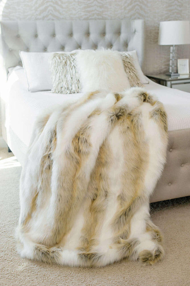 Luxury Arctic Fox Fur Throw Blanket - Soft & Warm Winter Bedding for Home Decor, Couch, Sofa - Cozy Gift for Christmas & Cold Weather