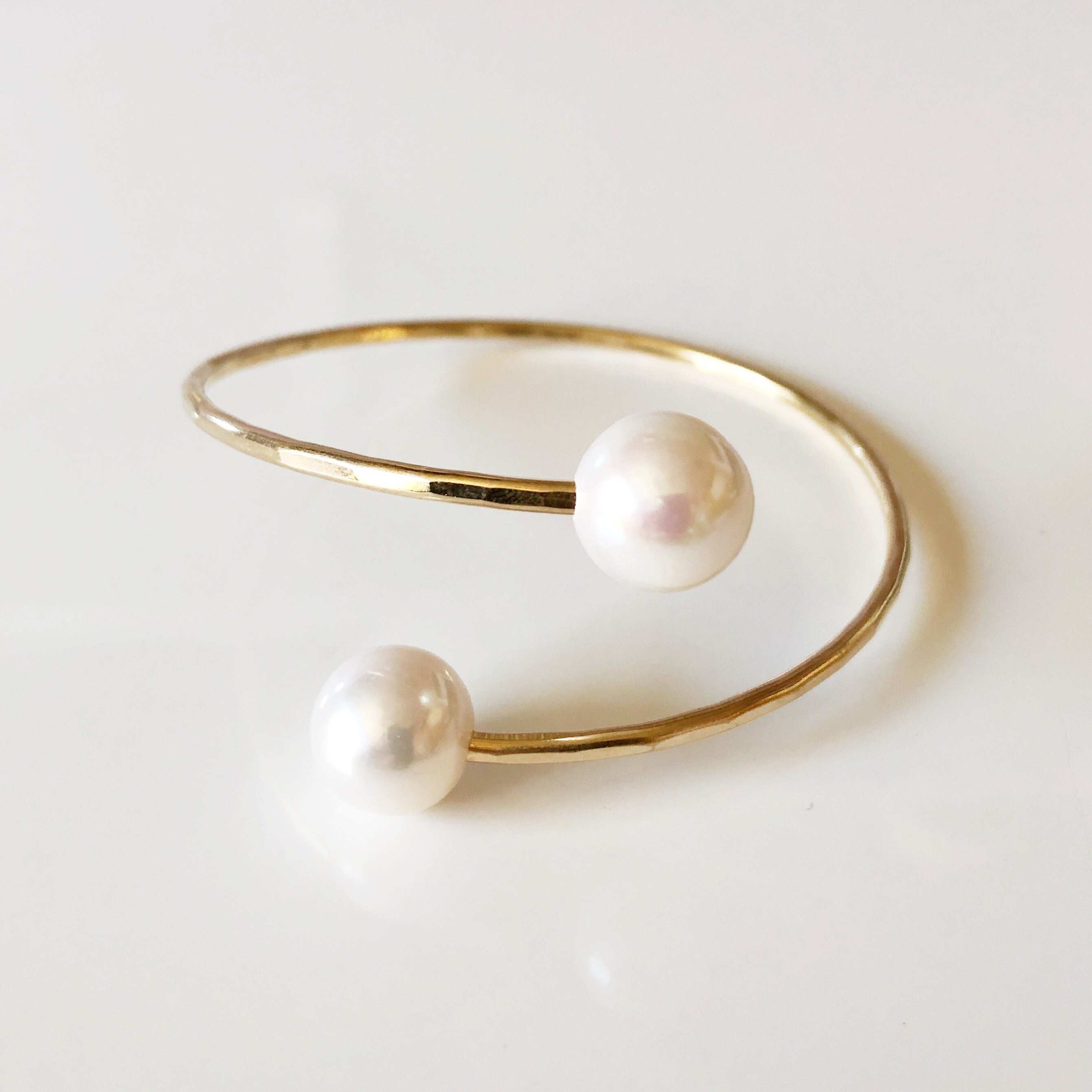 LEIA White Edison Pearl Cuff Bracelet (B355) - Elegant Pearl Jewelry for Women, Perfect for Weddings, Parties & Special Occasions
