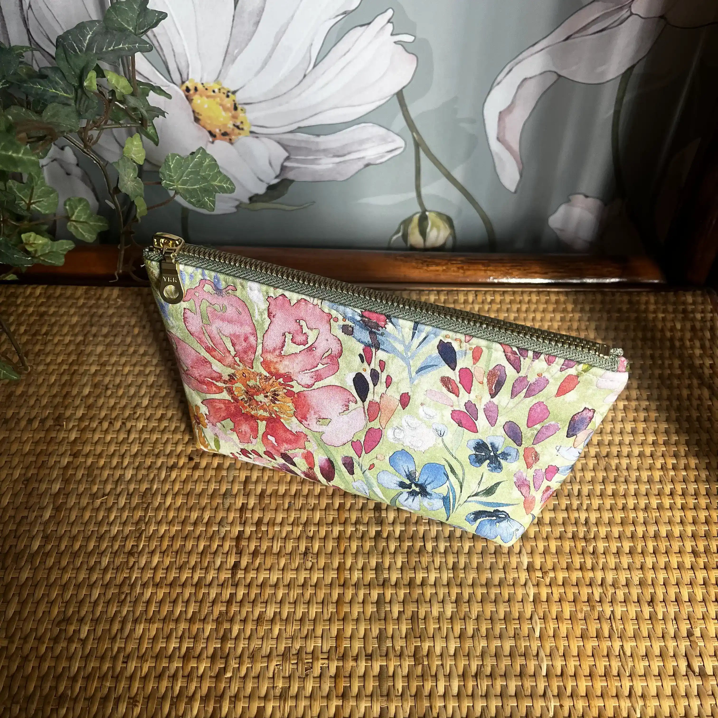 Small Green Floral Carry All Bag - Lightweight & Stylish Tote for Women, Perfect for Shopping, Travel, and Everyday Use