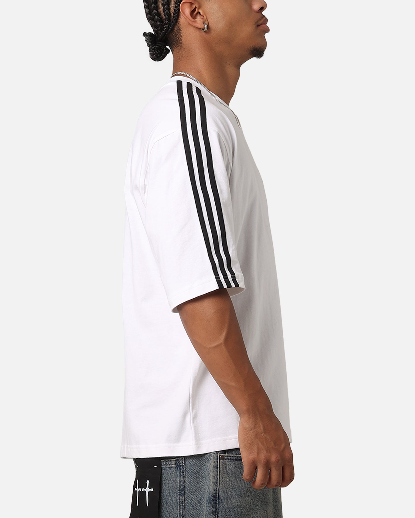Adidas Oversized T-Shirt for Men & Women - White Cotton Comfort Fit Tee - Perfect for Casual Wear, Street Style & Everyday Outfits