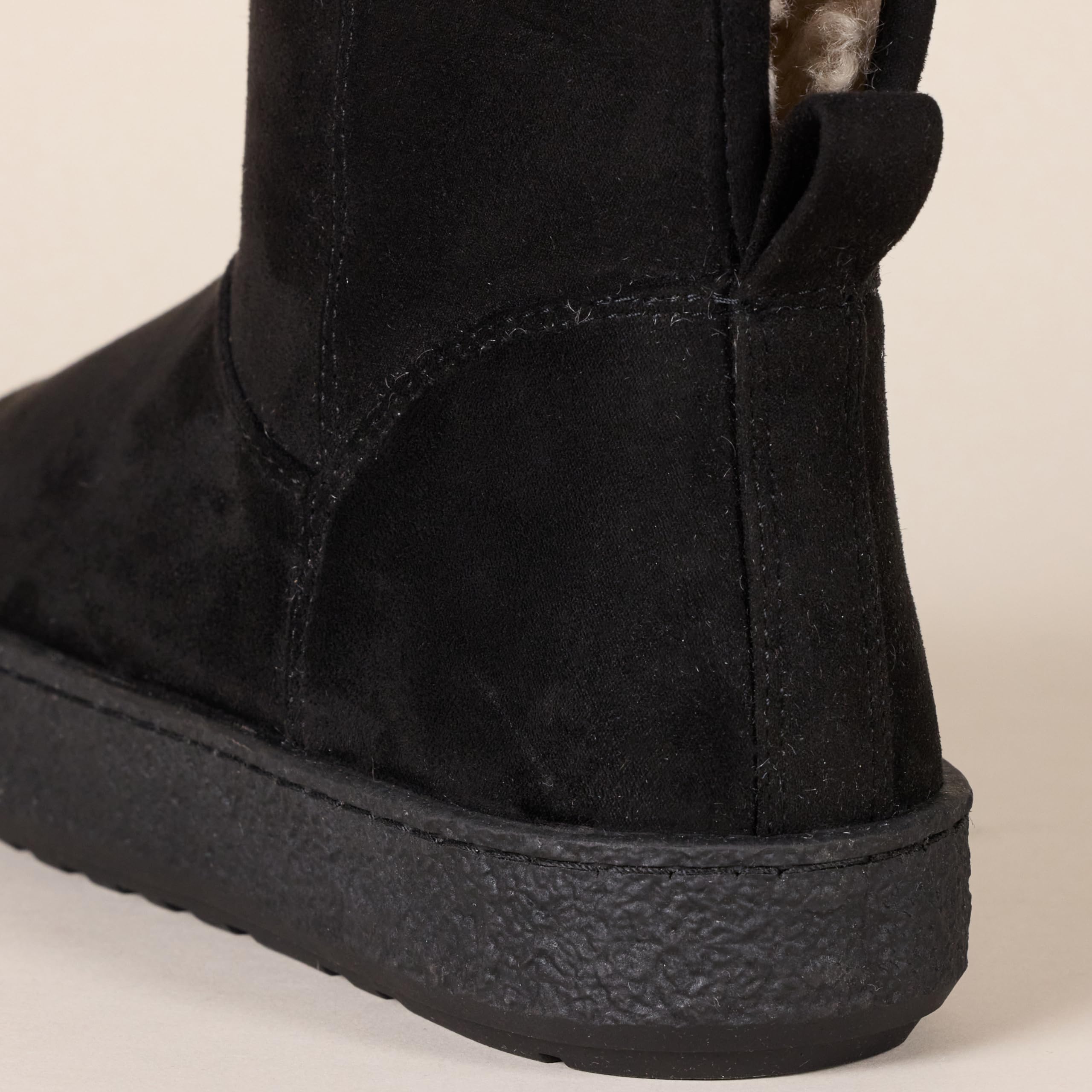 Amazon Essentials Women's Shearling Boots - Warm Winter Ankle Boots with Soft Faux Fur Lining, Comfortable Slip-On Design for Casual Outfits & Cold Weather Fashion