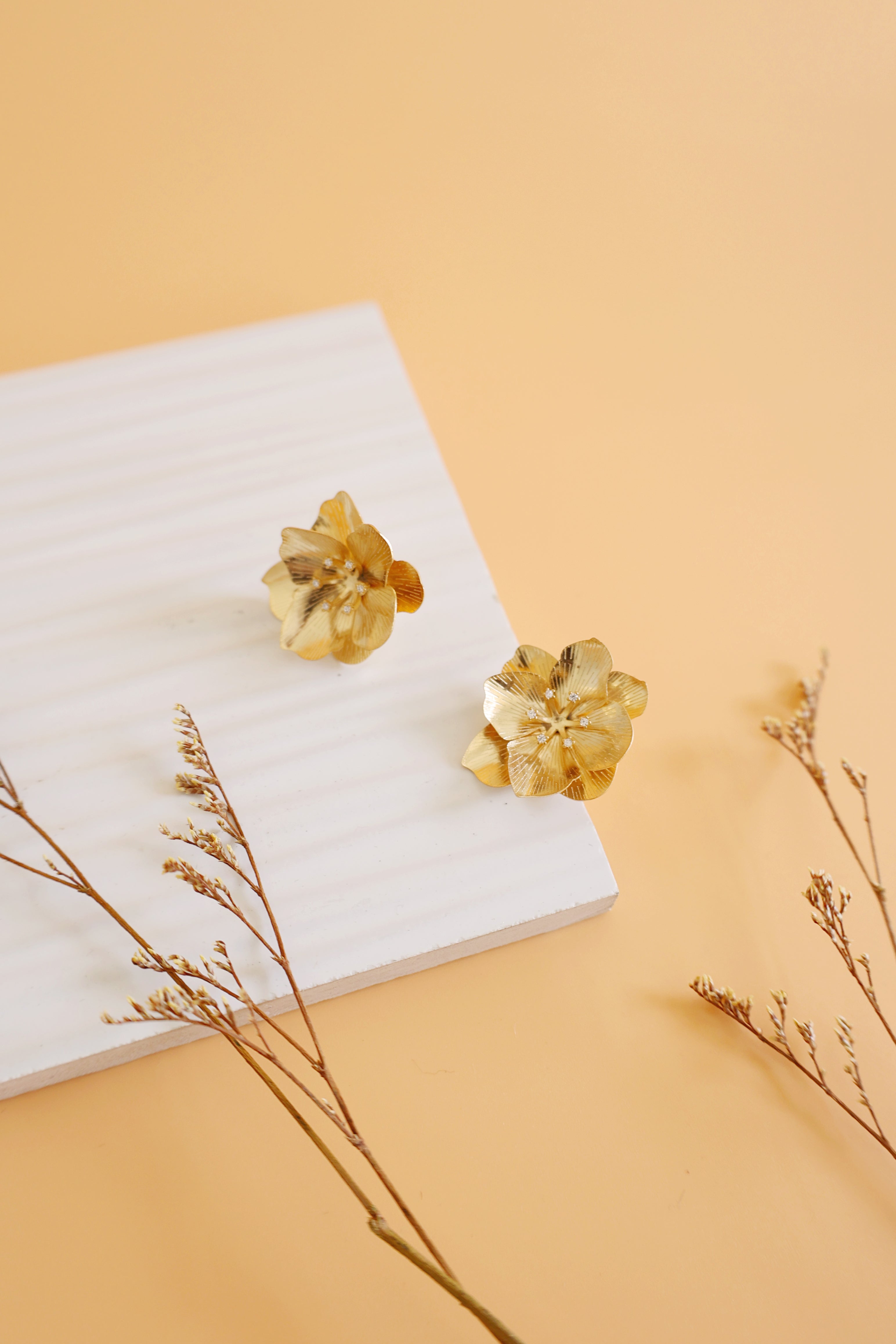 Golden Flower Post Earrings for Women - Elegant Floral Stud Earrings for Everyday Wear, Gift Giving & Special Occasions