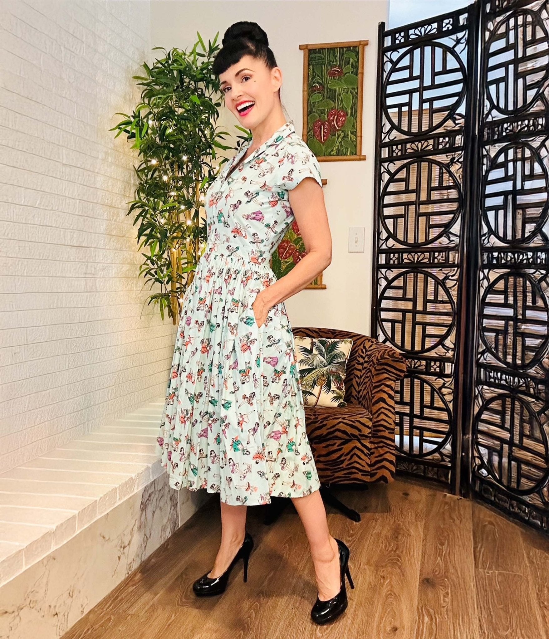Bernie Dexter Vintage Pin Up Girl Print Fit & Flare Dress - Retro 1950s Style Swing Dress for Women | Perfect for Cocktail Parties, Date Nights & Rockabilly Events