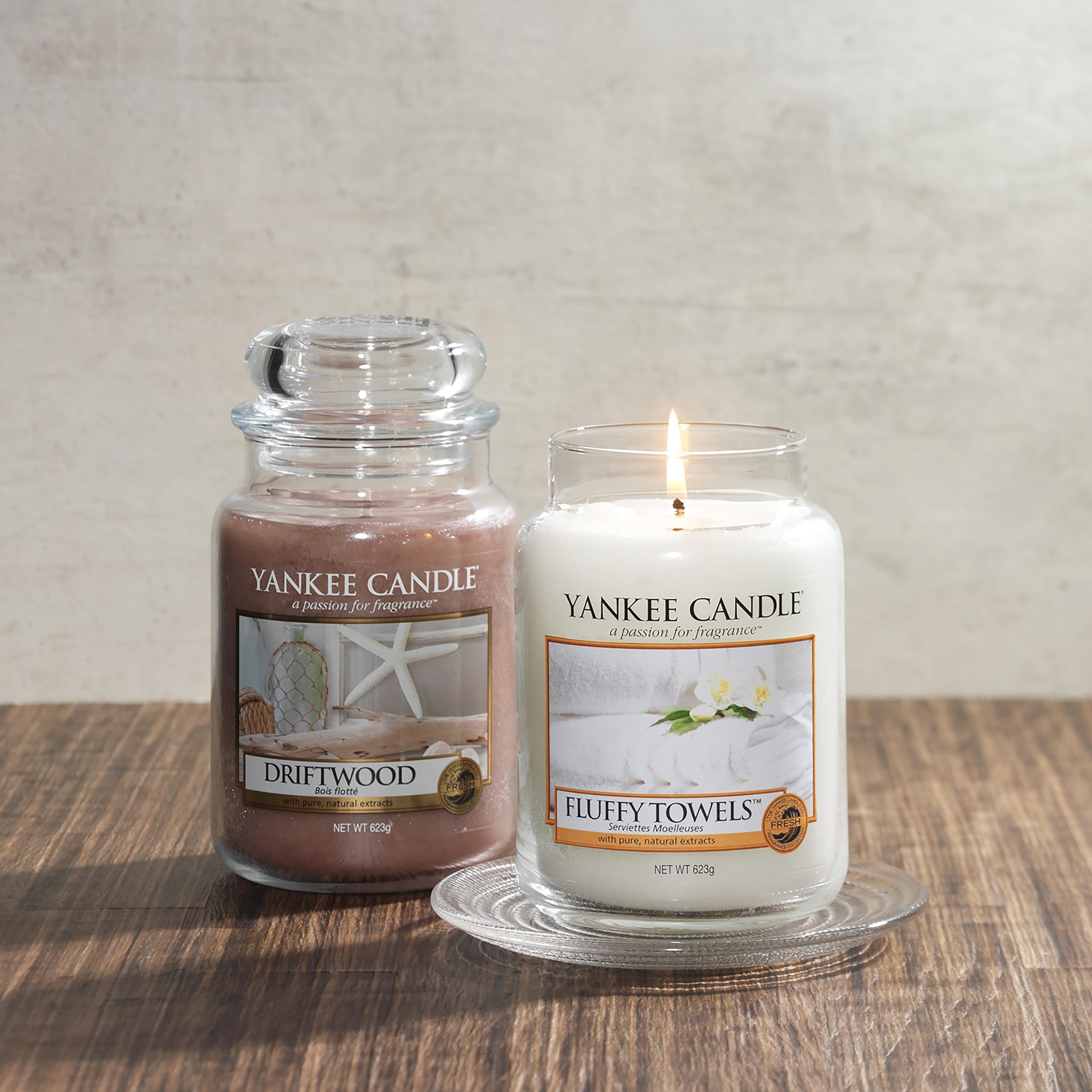 Yankee Candle Fluffy Towels Scented - 22oz Large Jar Single Wick Candle with 110+ Hours Burn Time | Fresh Laundry Fragrance for Home, Bathroom & Bedroom Decor