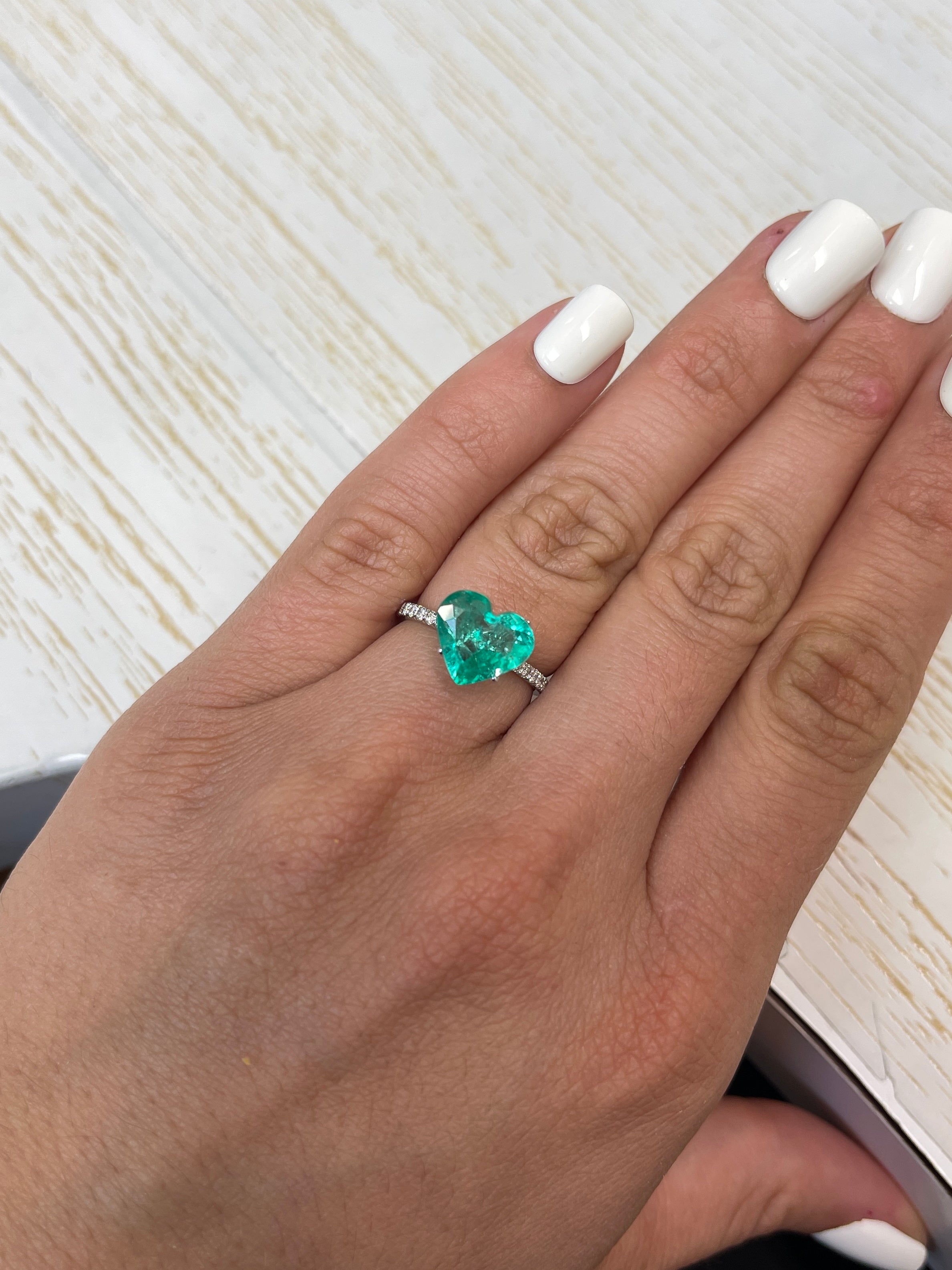 2.84 Carat 10x11mm Bright Green Natural Loose Colombian Emerald Heart Cut Gemstone for Jewelry Making, Engagement Rings & Luxury Gifts