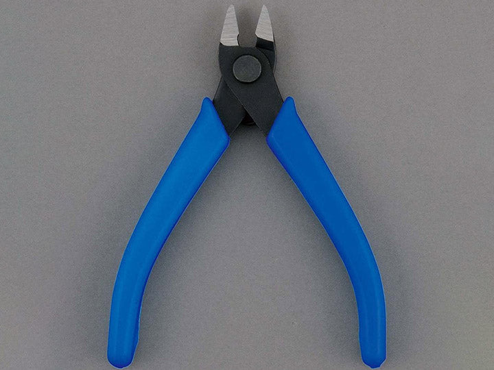 Bandai Spirits Entry Nipper - Blue Plastic Model Cutting Tool for Gundam & Hobby Kits - Perfect for Precise Trimming & Clean Cuts on Miniatures & Scale Models
