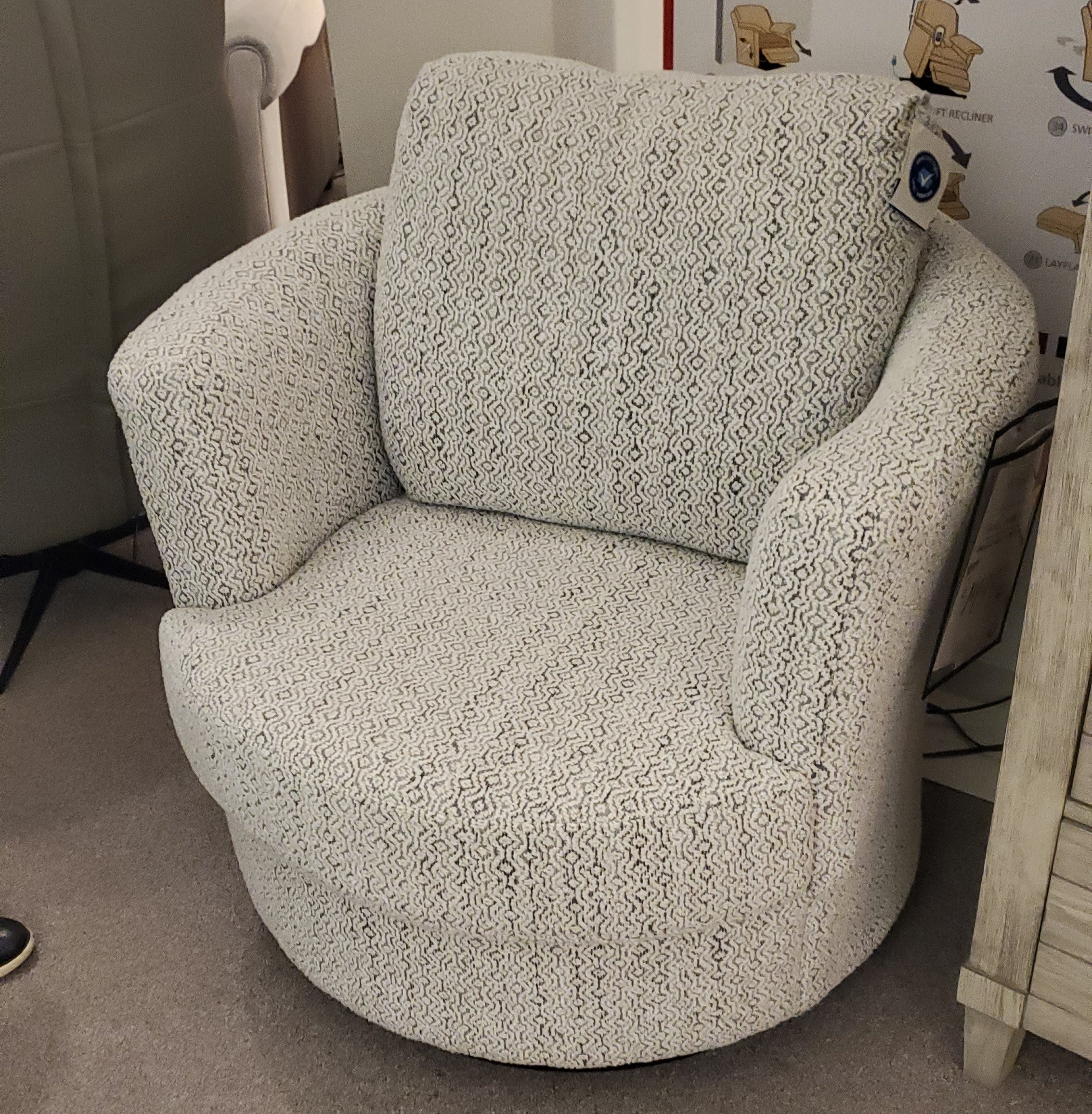 Classic Swivel Barrel Chair - Modern Upholstered Accent Chair for Living Room, Office & Lounge - 360-Degree Rotating Comfortable Seating with Sturdy Base