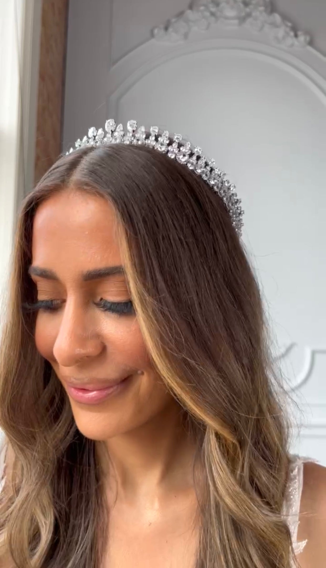 Royal Bridal Crown for Women - Elegant Jasmine Flower Design Wedding Tiara - Perfect for Brides, Prom, Pageants & Special Occasions