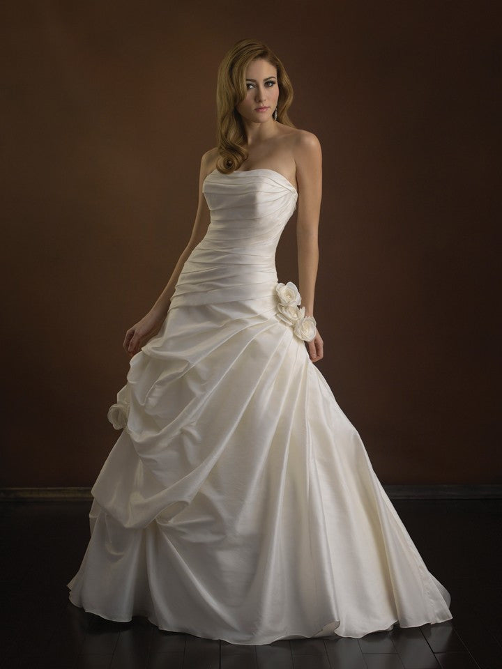 Allure Bridal P862X Wedding Gown - Elegant Lace Bridal Dress for Church Ceremony & Formal Reception