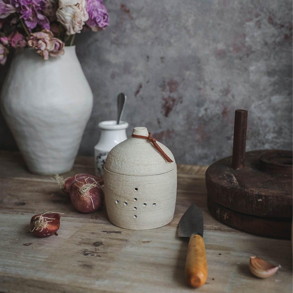 Ceramic Garlic Keeper with Leather Lid - Airtight Storage for Fresh Garlic, Onions & Vegetables - Perfect for Kitchen Countertop, Pantry & Home Organization