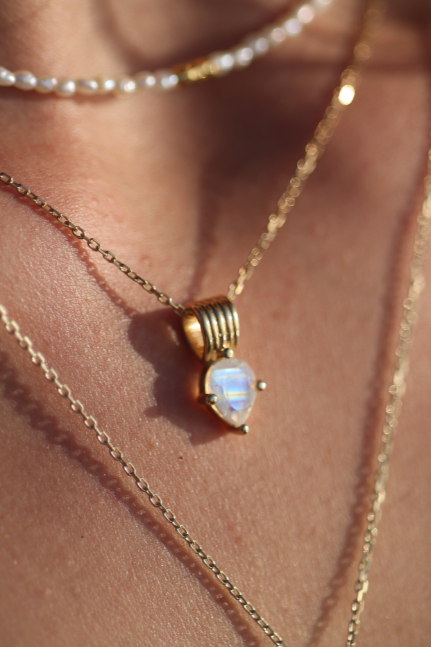 Amie Moonstone Gold Necklace - Elegant Healing Crystal Jewelry for Women, Gift for Her | Perfect for Meditation, Yoga & Spiritual Healing