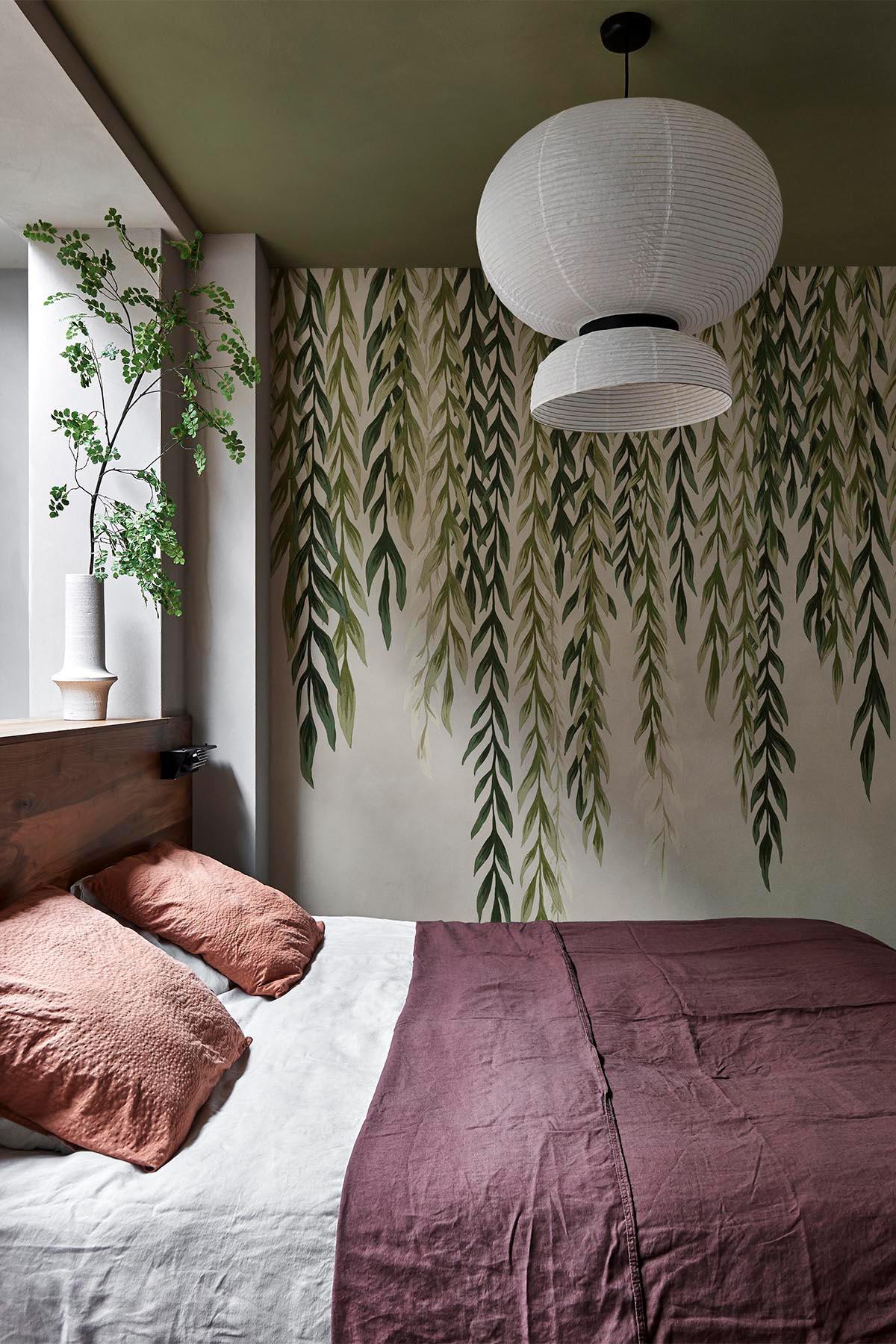 Biophilic Leaves Green Beige Wallpaper - Nature-Inspired Home Decor for Living Room & Bedroom