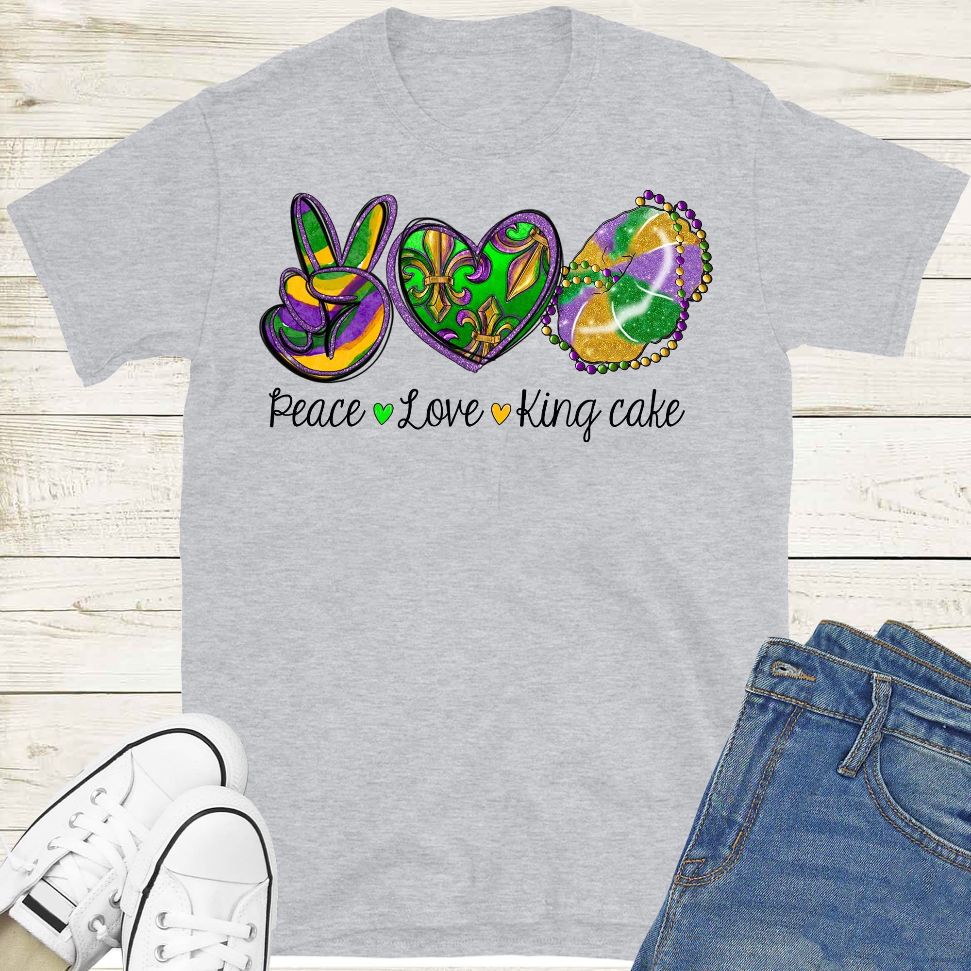 Peace Love King Cake Mardi Gras T-Shirt - Fun Carnival Party Outfit for Festivals & Parades