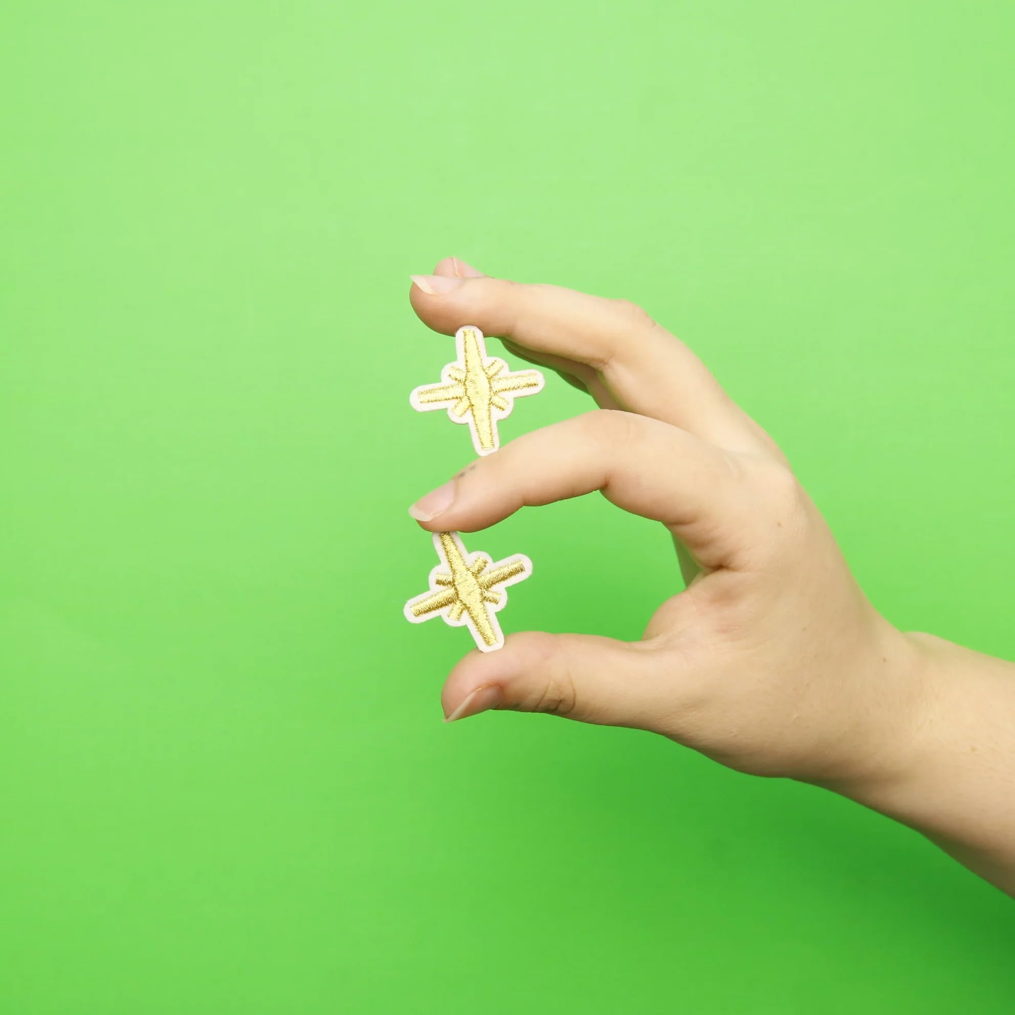 Small Twinkling Gold Star Patches - Shining Embroidered Iron On Appliques for DIY Clothing, Bags, Hats & Costumes - Perfect for Halloween, Christmas & Party Decorations