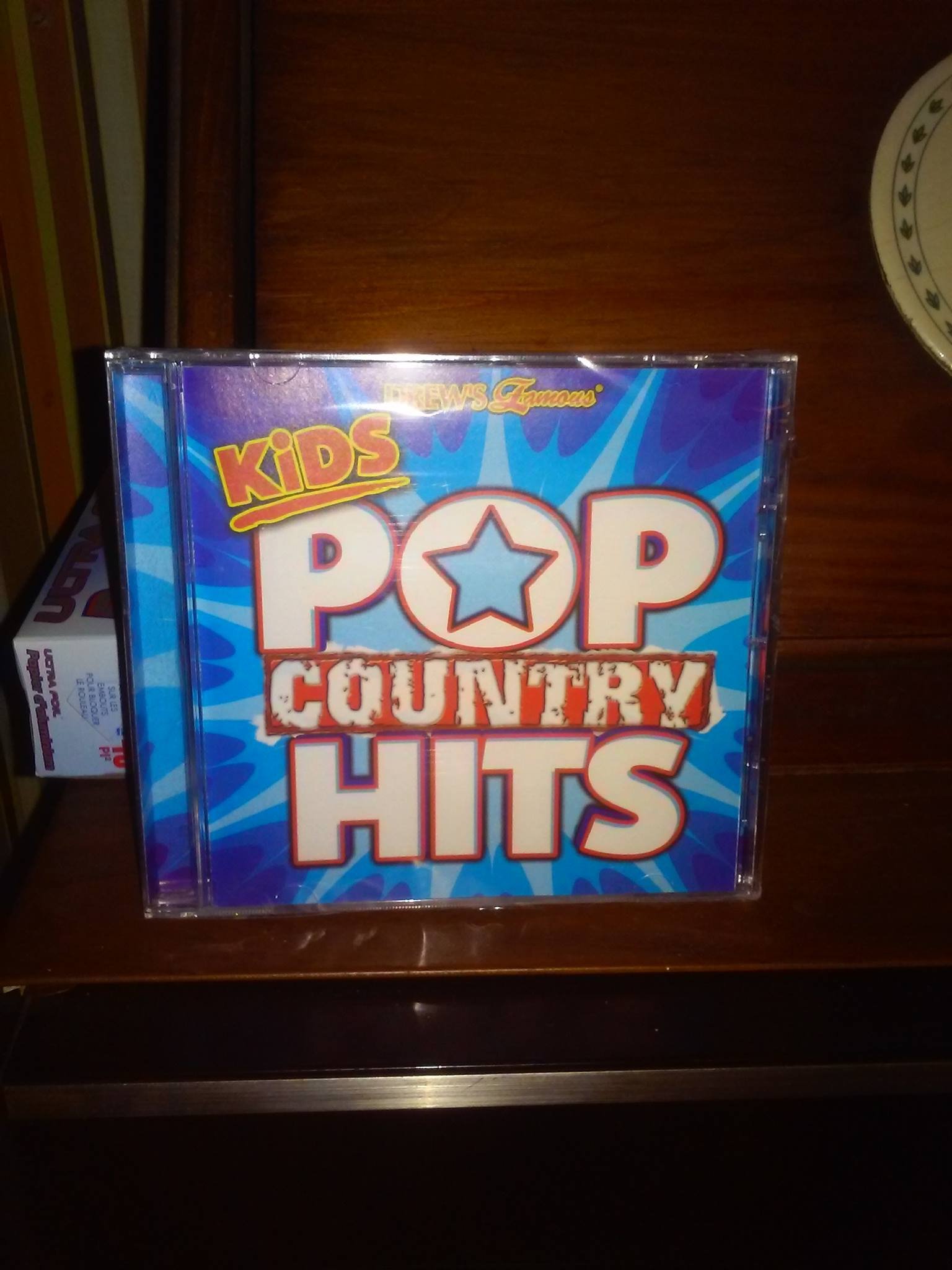 Best Kids Pop Country Hits by Drew's Famous - Fun Music for Children's Parties, Road Trips & Playtime
