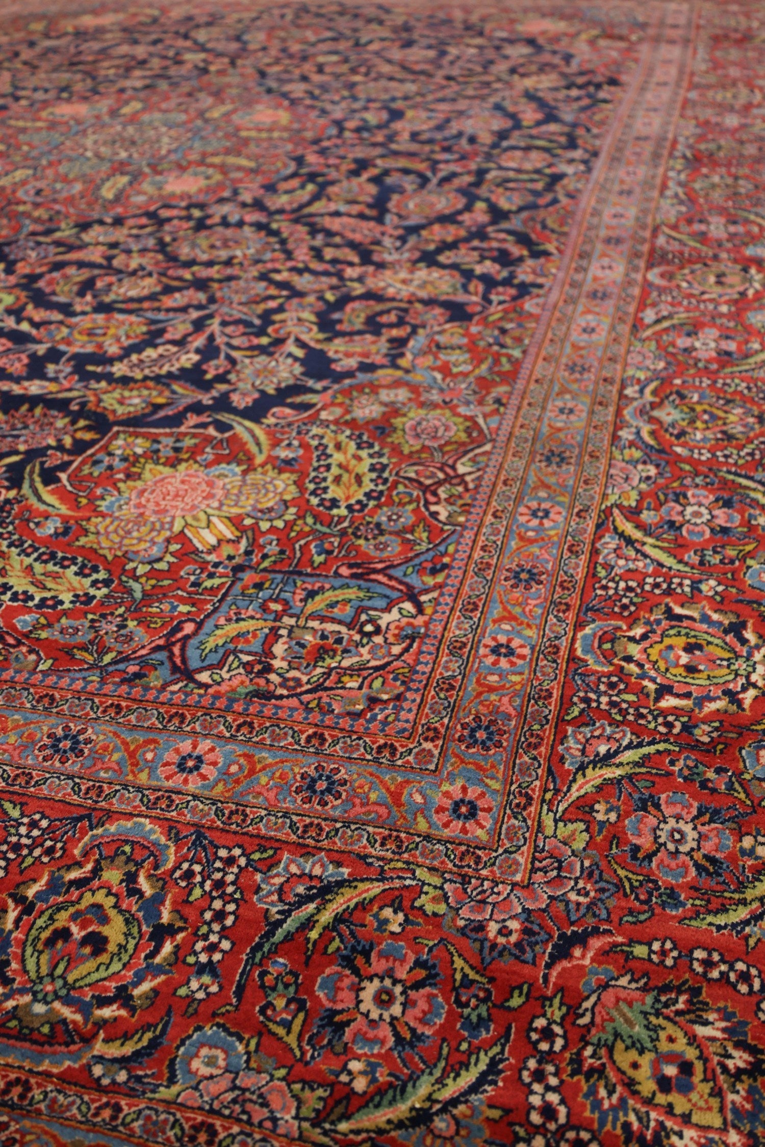 Antique Keshan Handwoven Traditional Persian Rug - J76394 - Perfect for Living Room, Bedroom & Home Decor